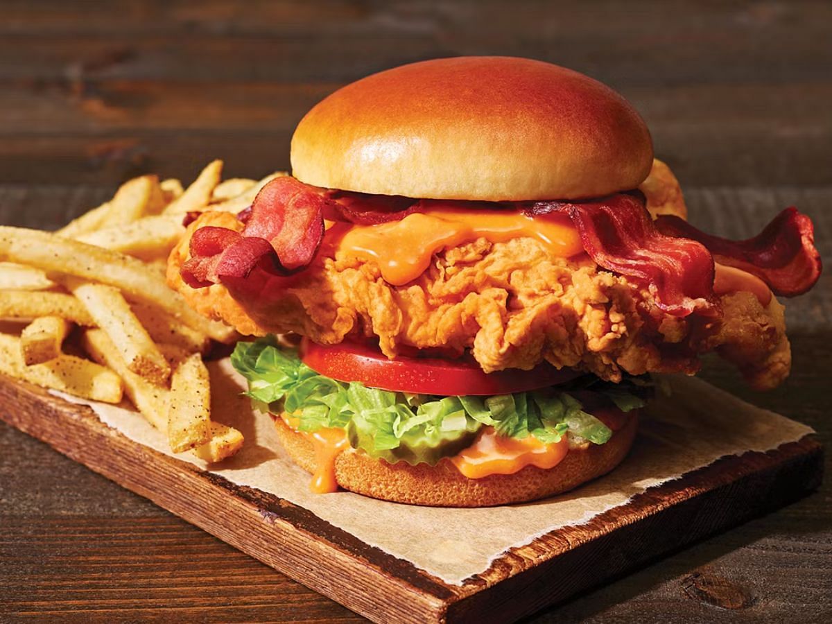 Spicy Honey Mustard Chicken Sandwich (Image via Applebee&#039;s)