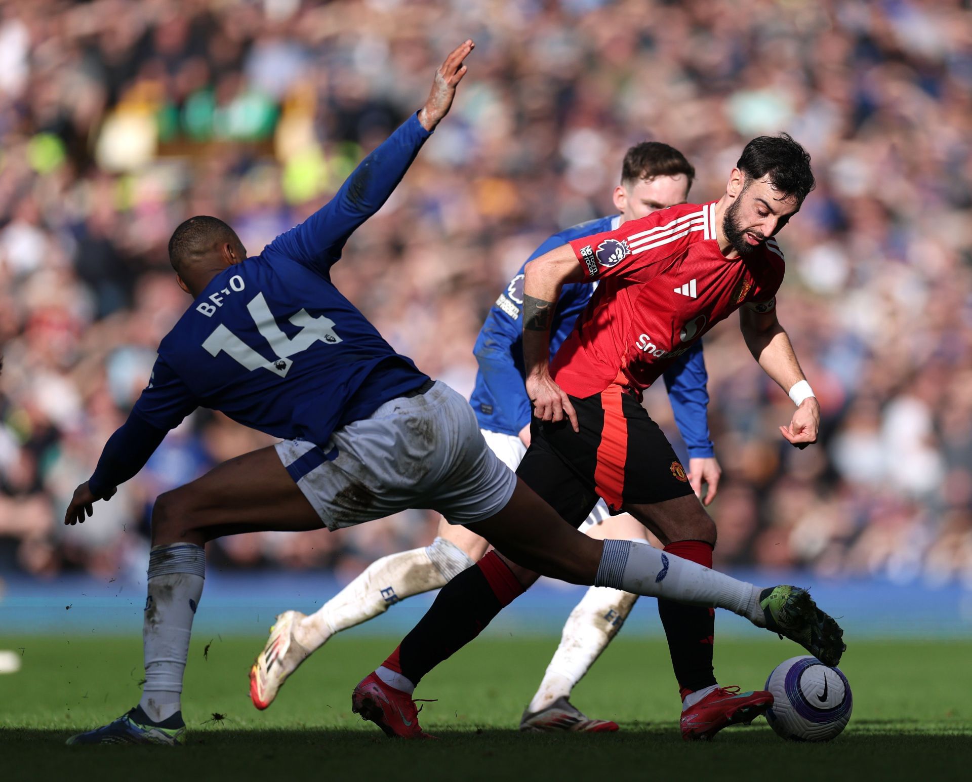 Everton FC v Manchester United FC - Premier League - Source: Getty