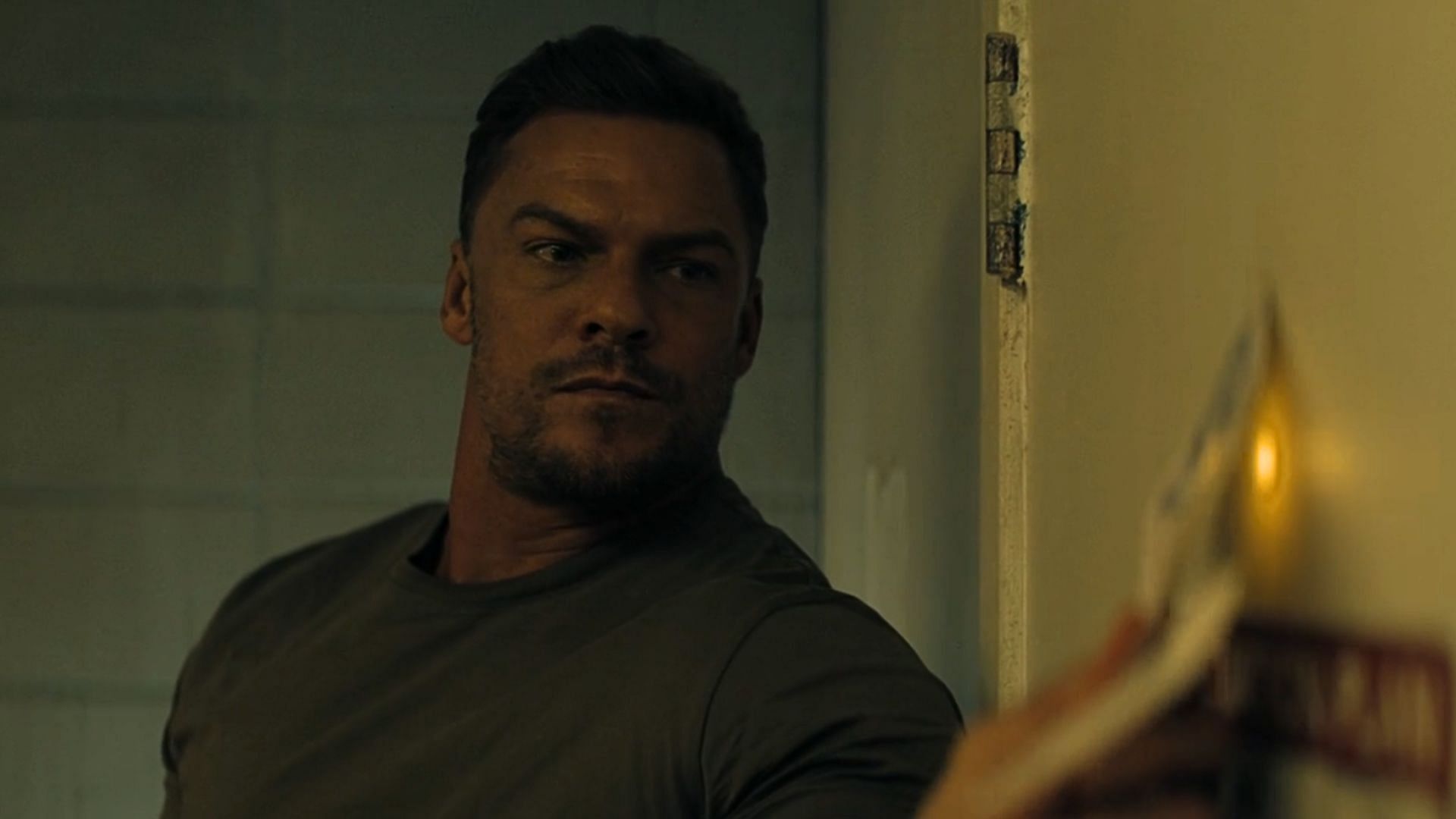 A still from Reacher season 3 episode 1 (Image via Prime Video)