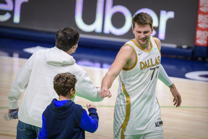 "You getting cooked": Billionaire Mark Cuban's son hilariously claps back at critic's 'wild' demand after Luka Doncic shocker