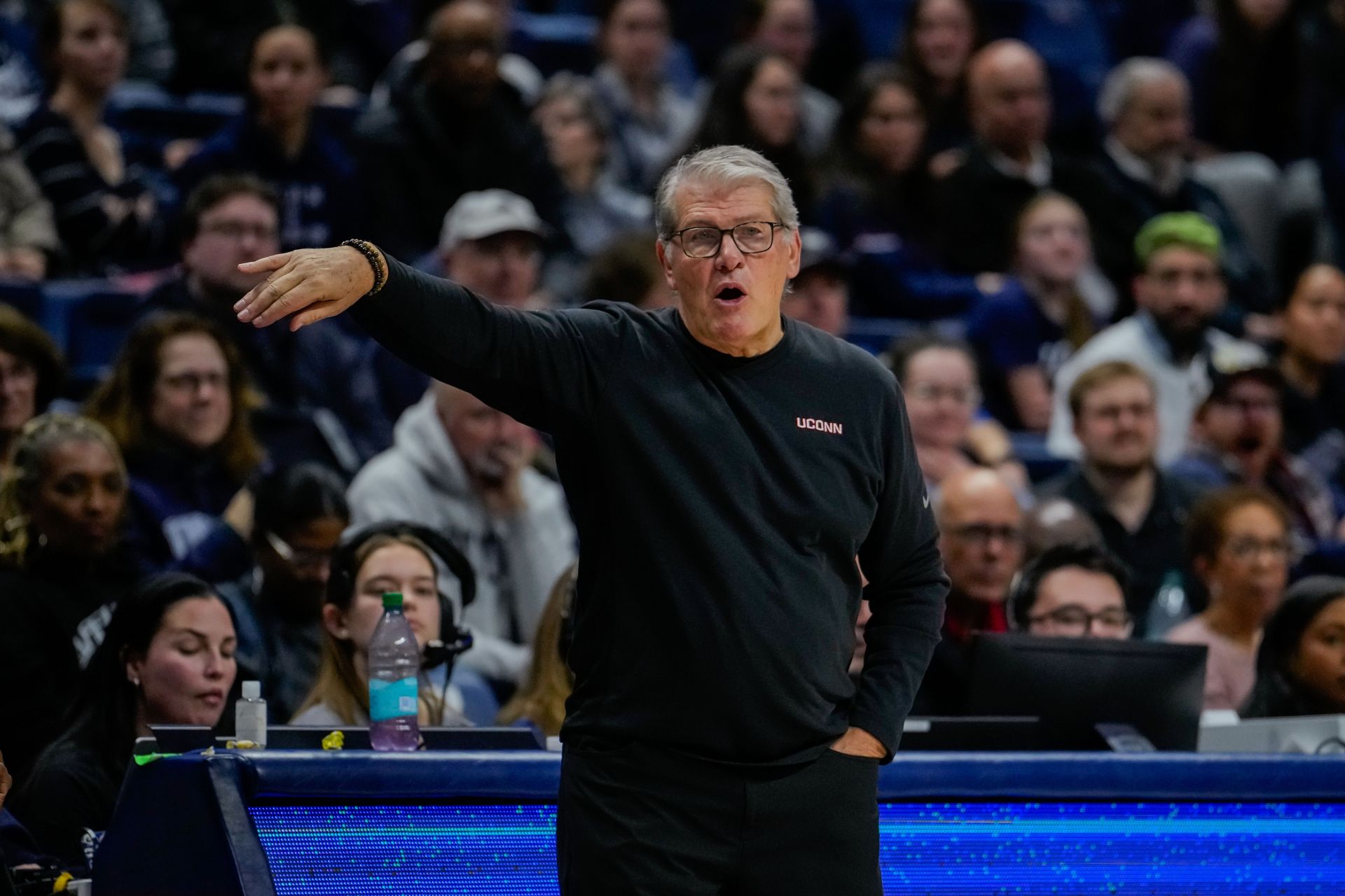 When Geno Auriemma narrated a joke to downplay his coaching achievements: “It just seems so trivial”