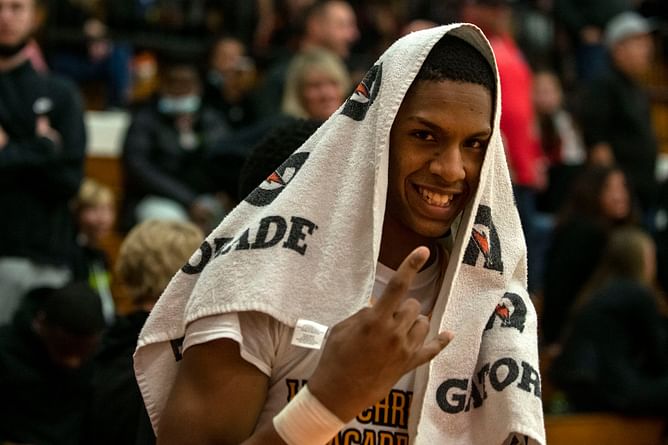 “Hope he makes the NBA”: College hoops fans react as Hansel Emmanuel uses NIL money for special gestures for parents and grandparents