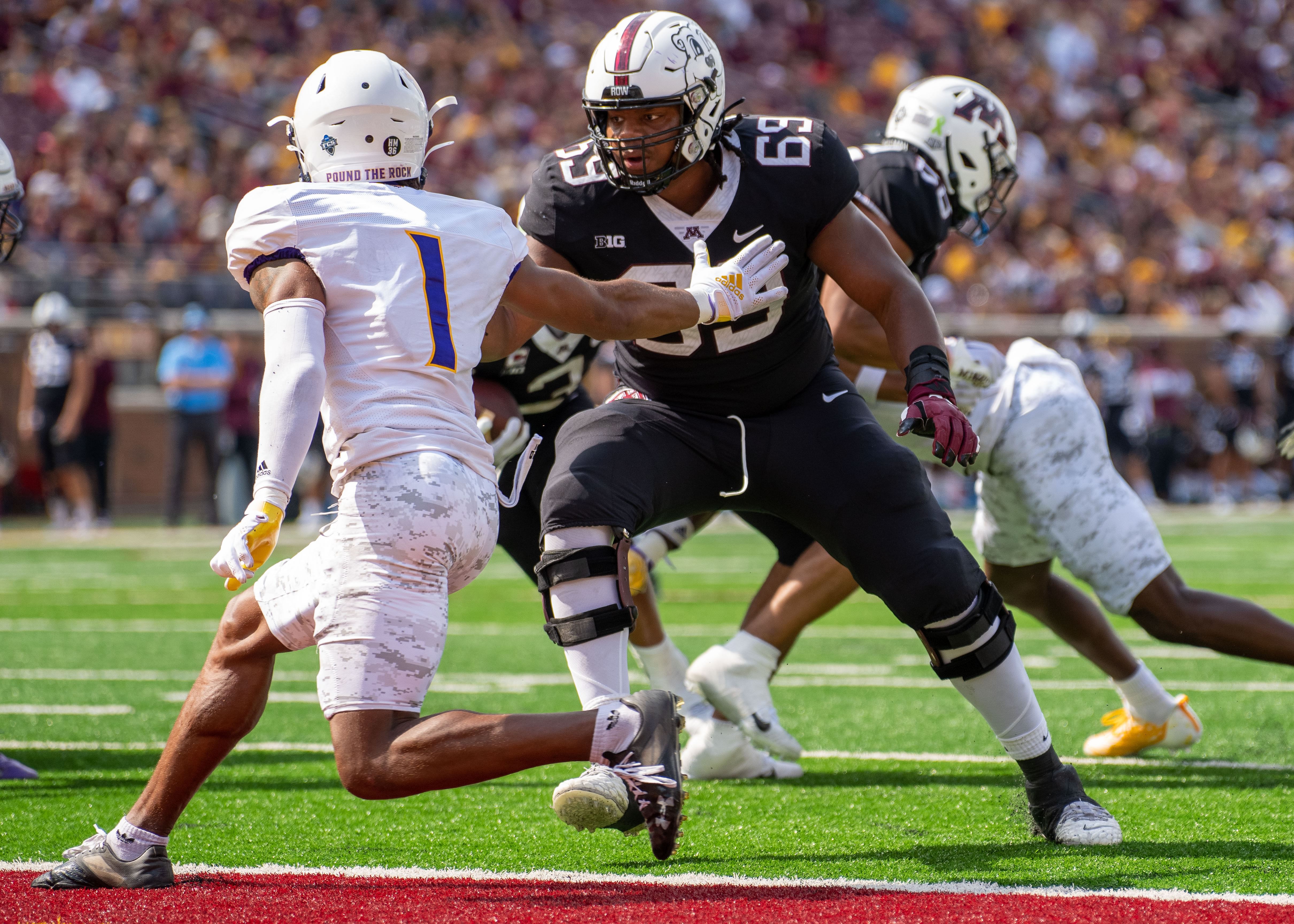 NCAA Football: Western Illinois at Minnesota - Source: Imagn