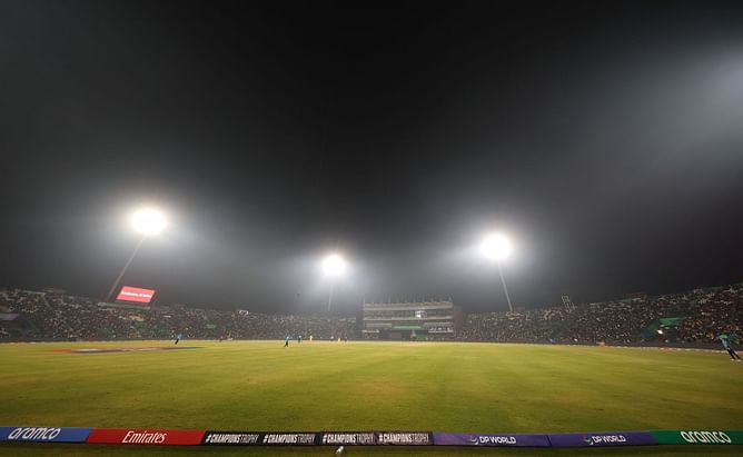 "Jab aap khelna shuru karte ho toh pata chalta hai" - Former Indian cricketer's hilarious take on pitch report during 2025 Champions Trophy [Watch]