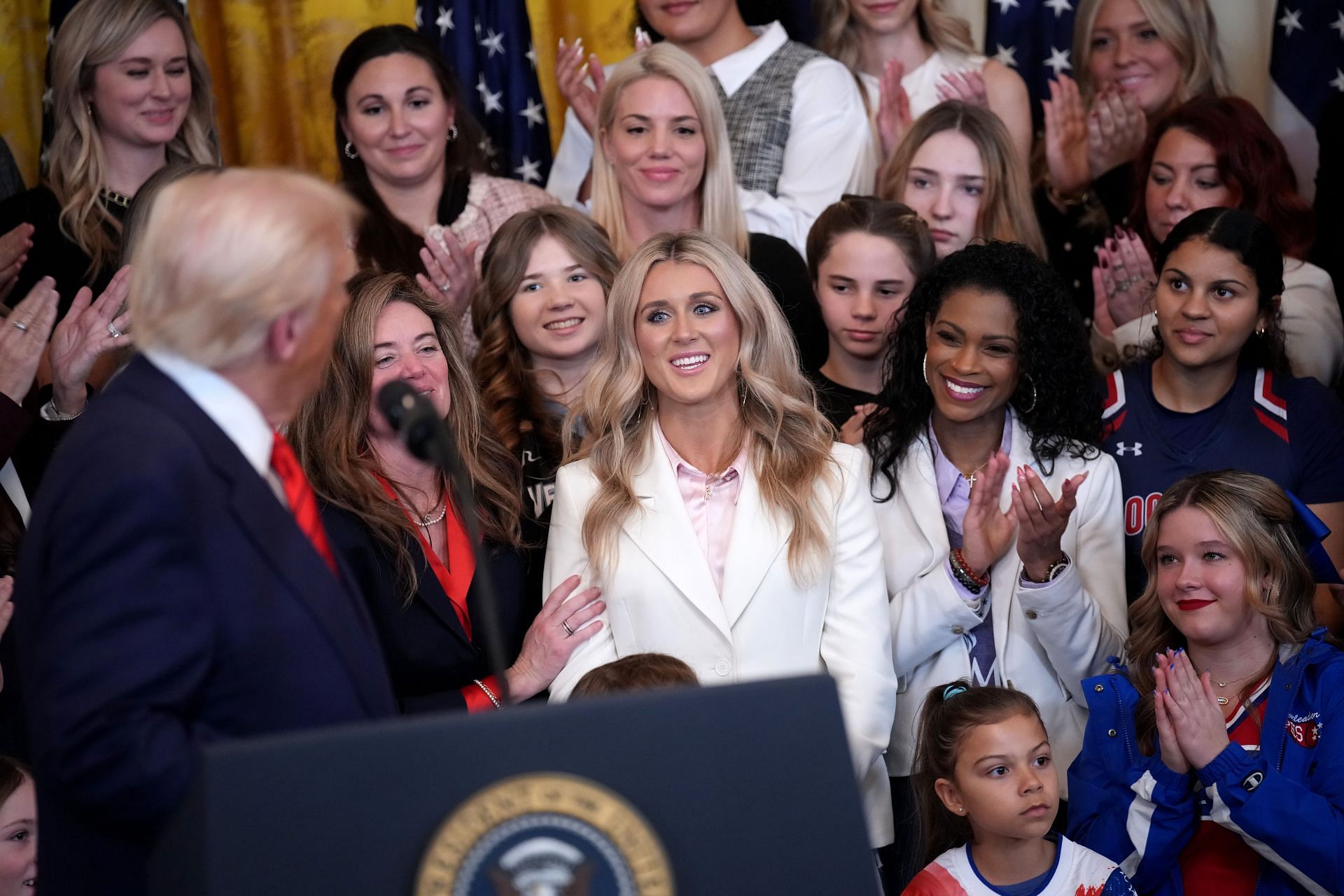 Riley Gaines and US President Donald Trump in the Eastern Room in the White House in Washington, Colombia County. (Photo from Getty Images)