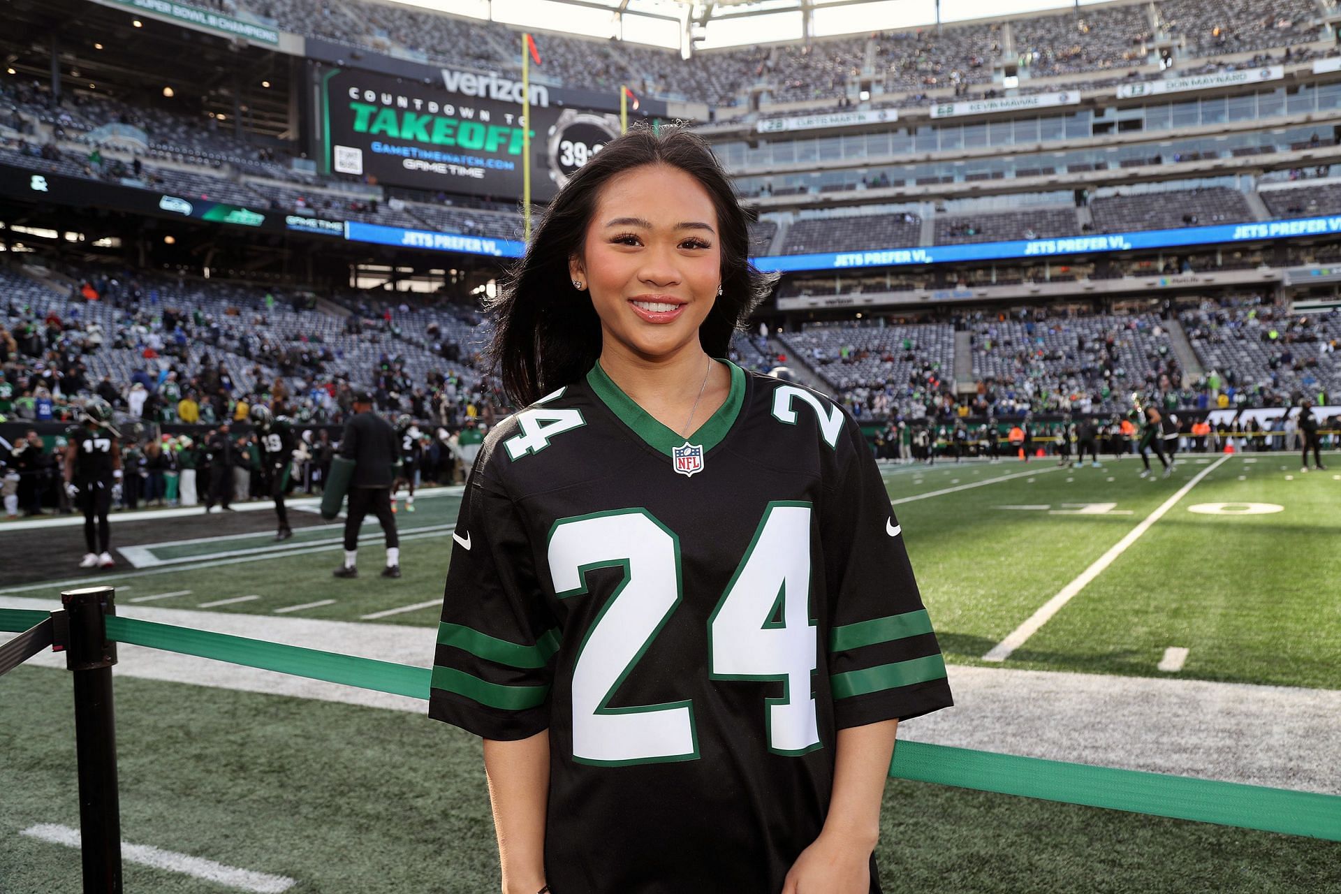 Celebrities Attend The Seattle Seahawks Vs New York Jets Game - Suni Lee - Source: Getty