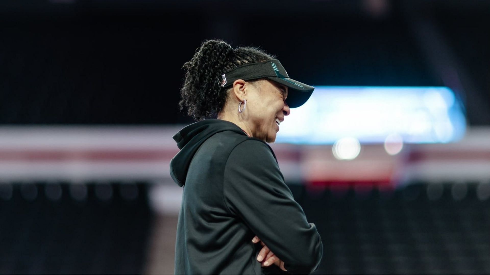 Dawn Staley during warmups of Thursday