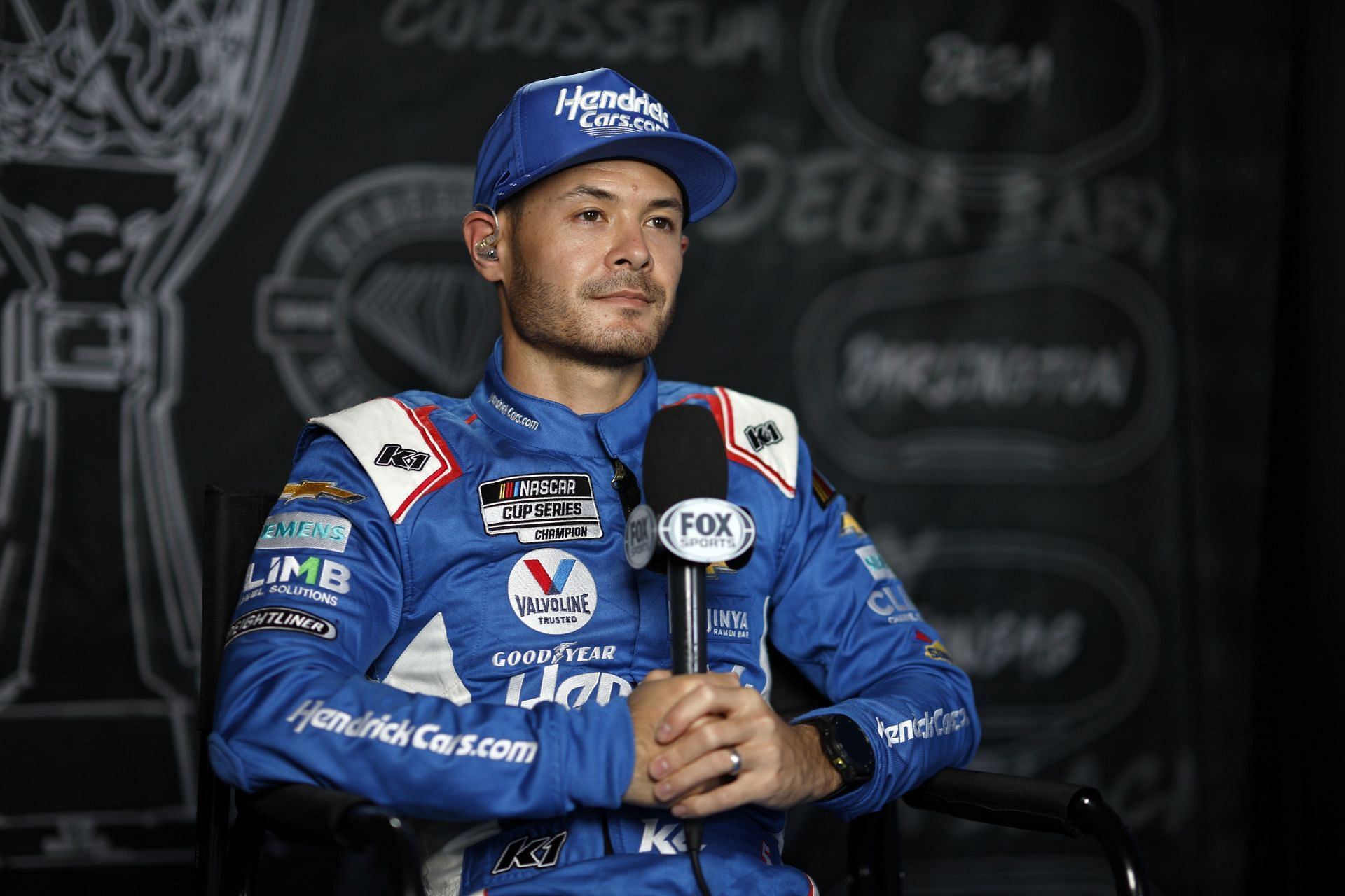  Kyle Larson speaks to the media during the NASCAR Championship 4 Media Day at Phoenix Raceway (November 02, 2023 - Source: Getty)