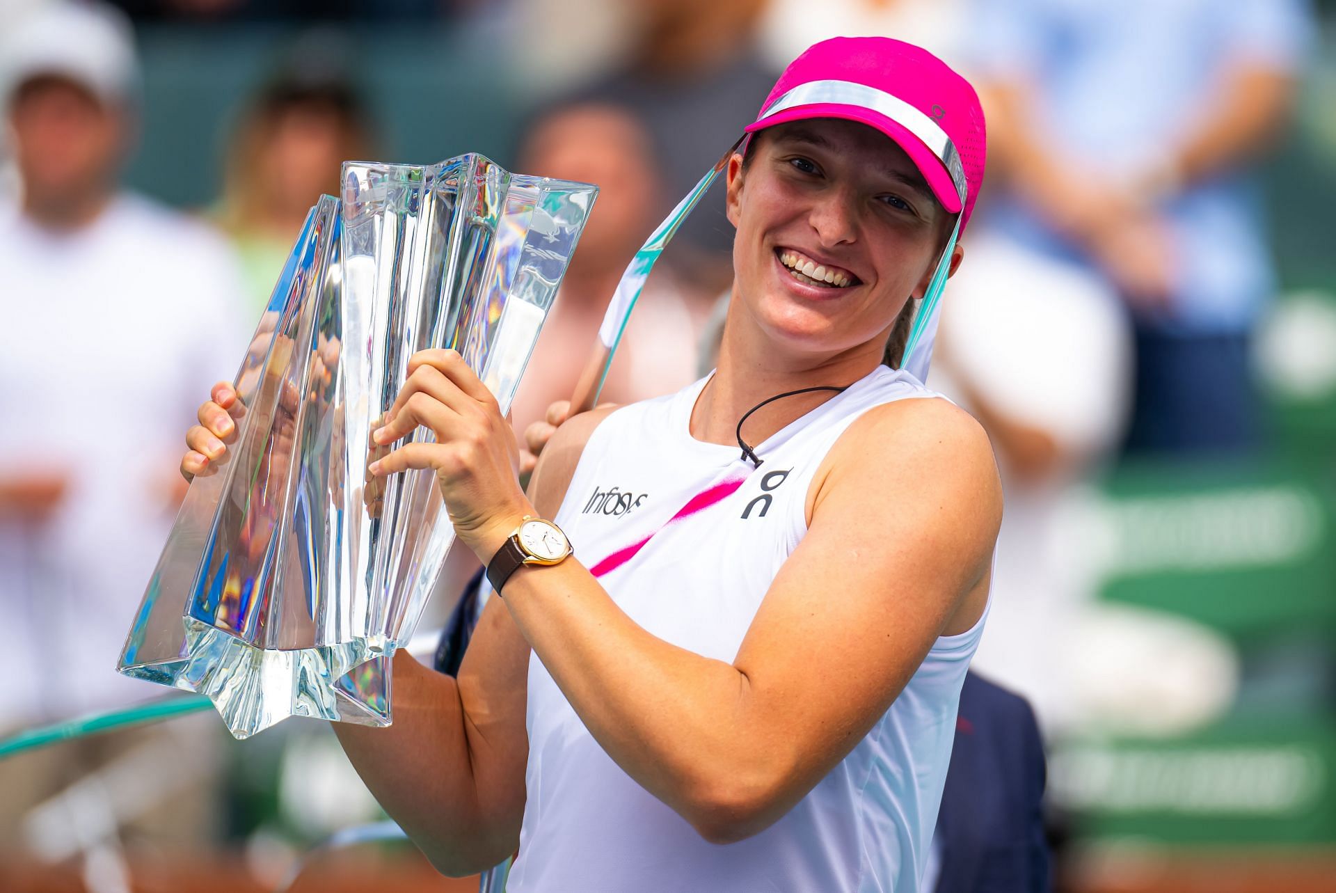 Iga Swiatek with her BNP Paribas Open trophy in 2024 [Image Source: Getty Images]