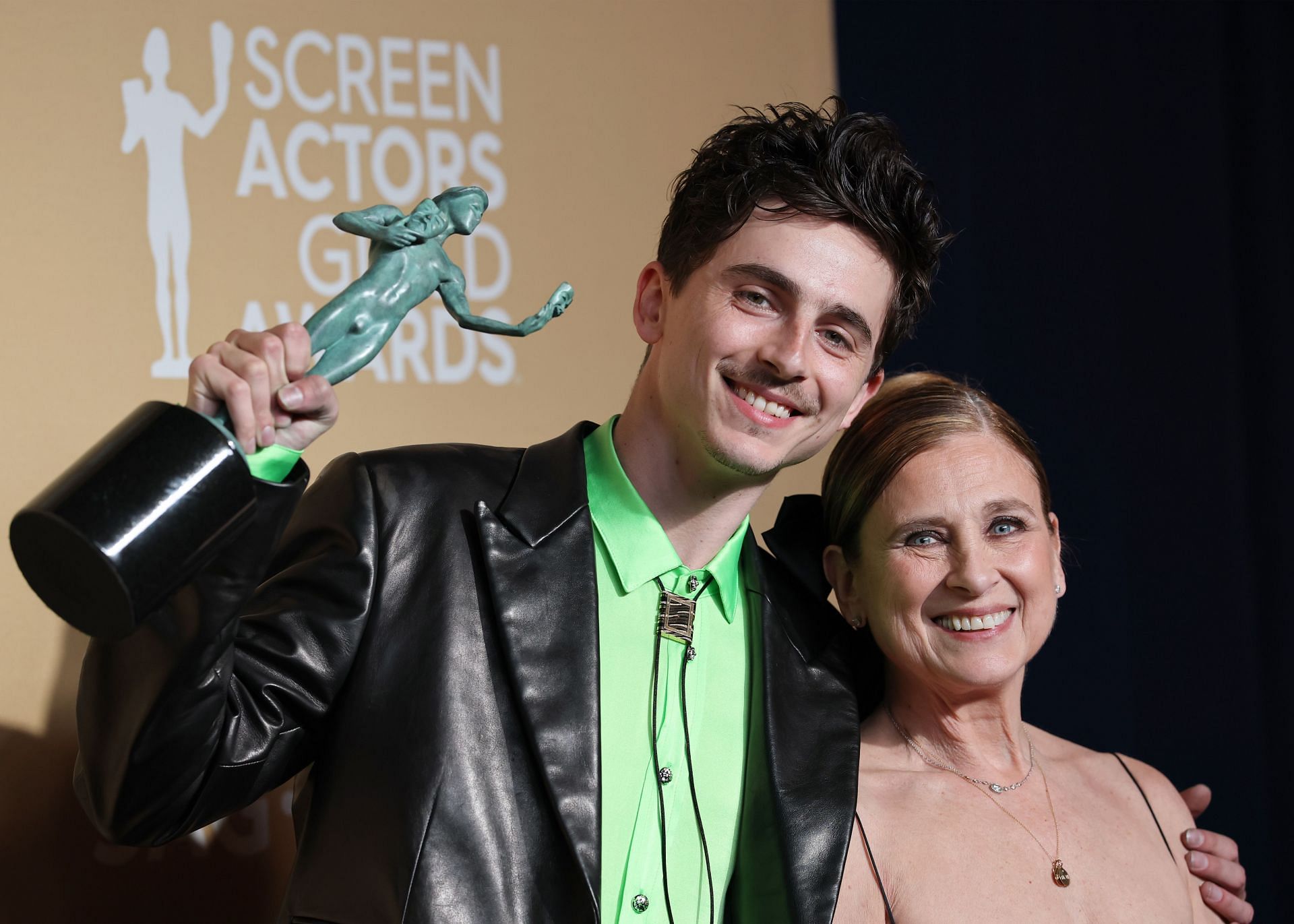 Timoth&eacute;e Chalamet and his mother at 31st Annual Screen Actors Guild Awards (Image via Getty)