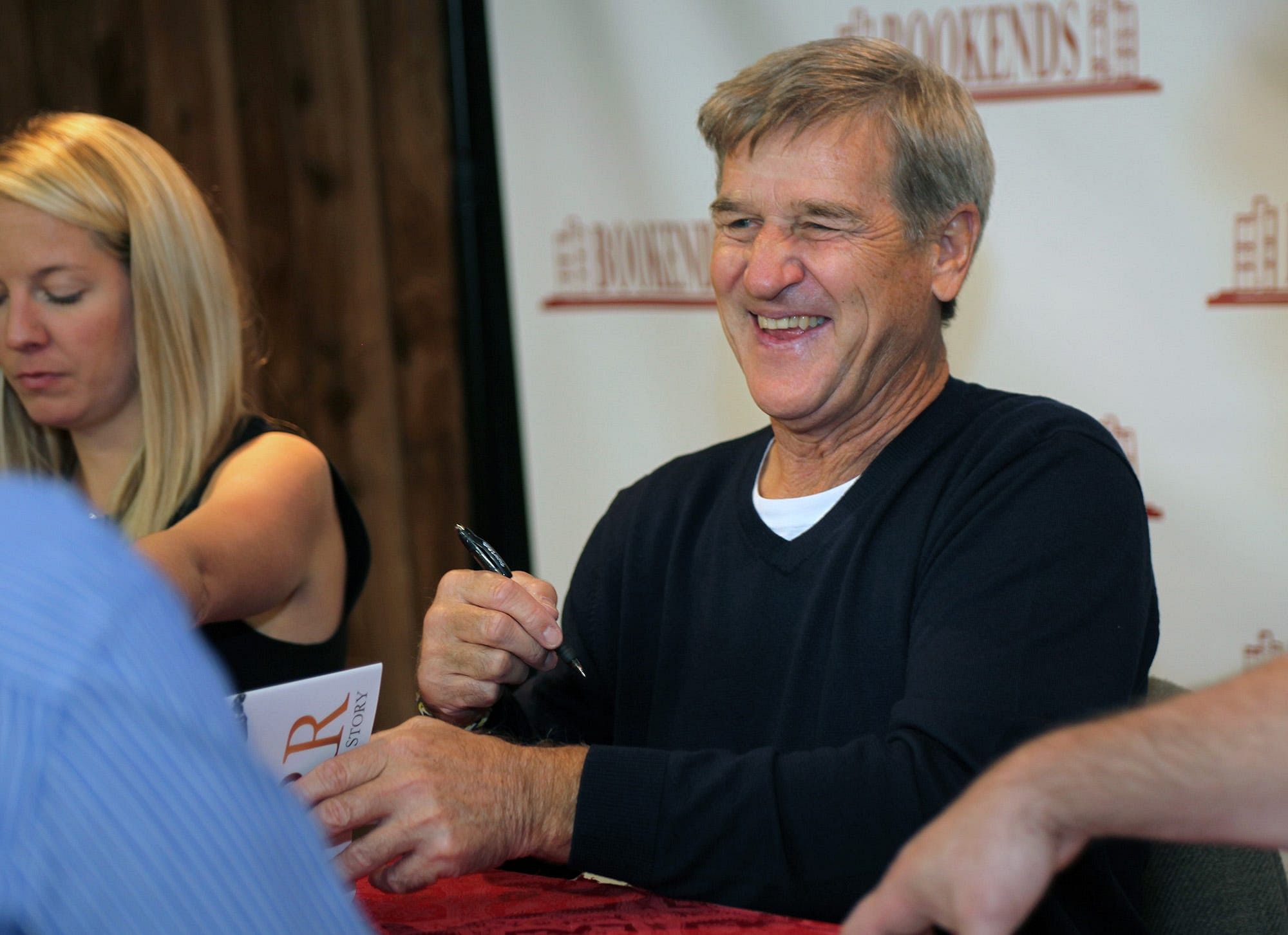 Bobby Orr defended Wayne Gretzky (Imagn)