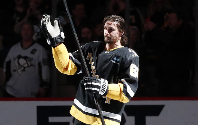NHL trade rumors: Insider links $92,000,000 Pittsburgh Penguins D-man to Dallas Stars in potentially 'complicated in-season' move