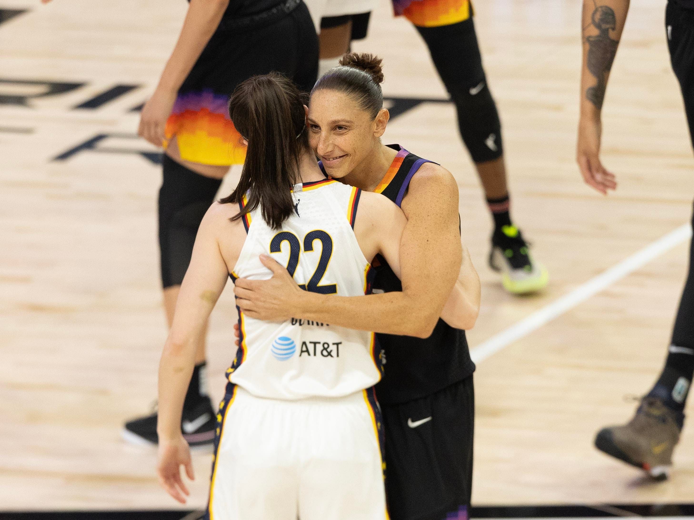 Caitlin Clark honored Diana Taurasi