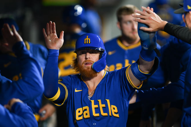 MLB insider speculates on Justin Turner's future as free agency remains a mystery