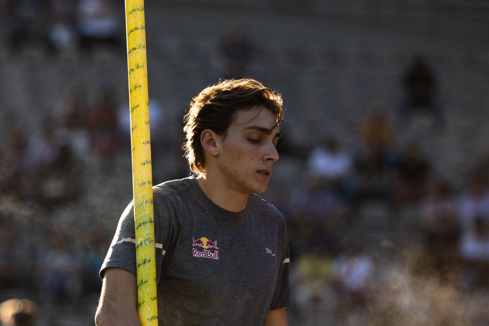 Duplantis competing in the pole vault at the King Baodiun stadium during the 2021 Wanda Diamond League in Brussels (Image via: Getty Images)