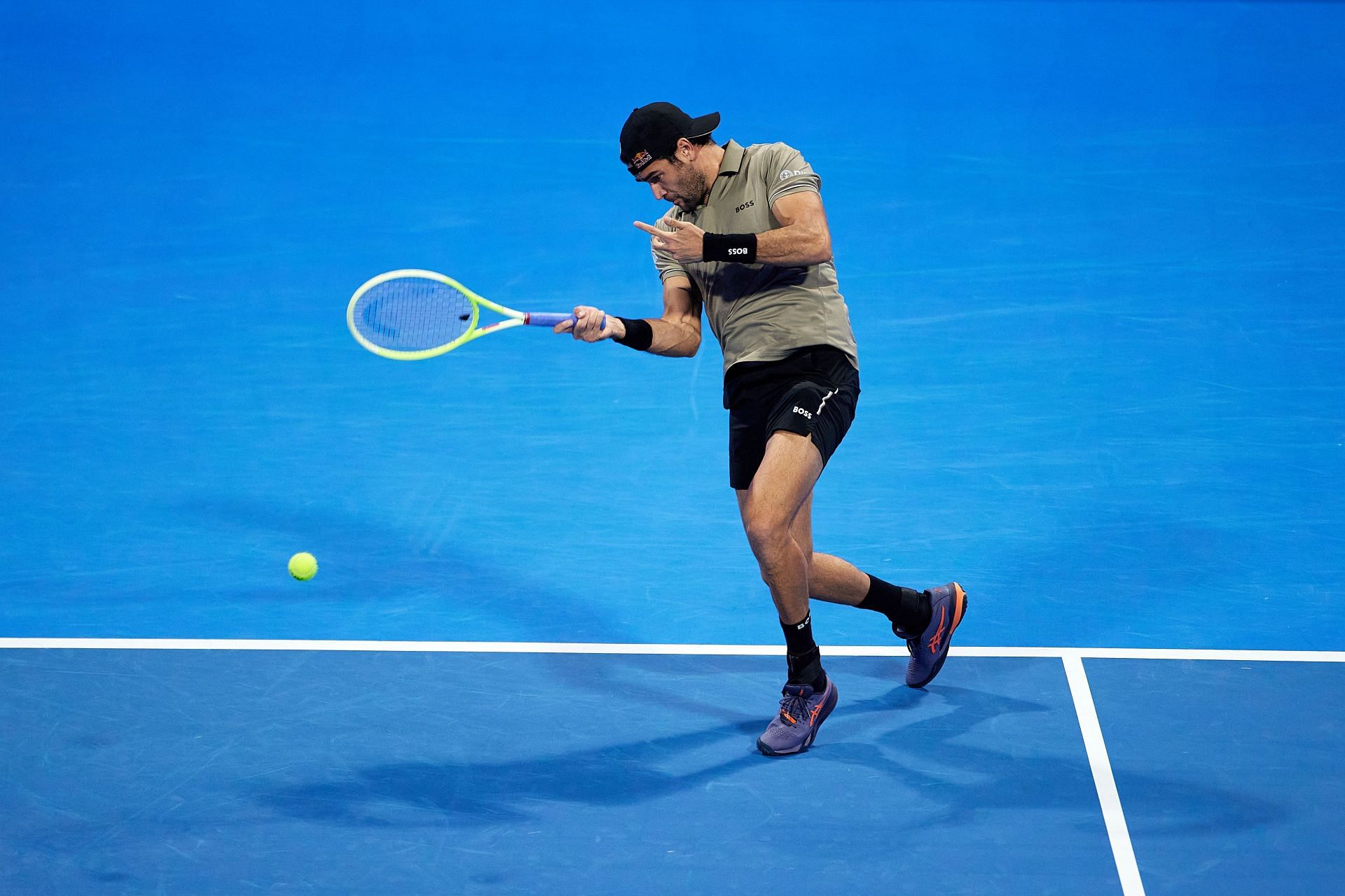 Berrettini plays a forehand in the Qatar ExxonMobil Open - Source: Getty