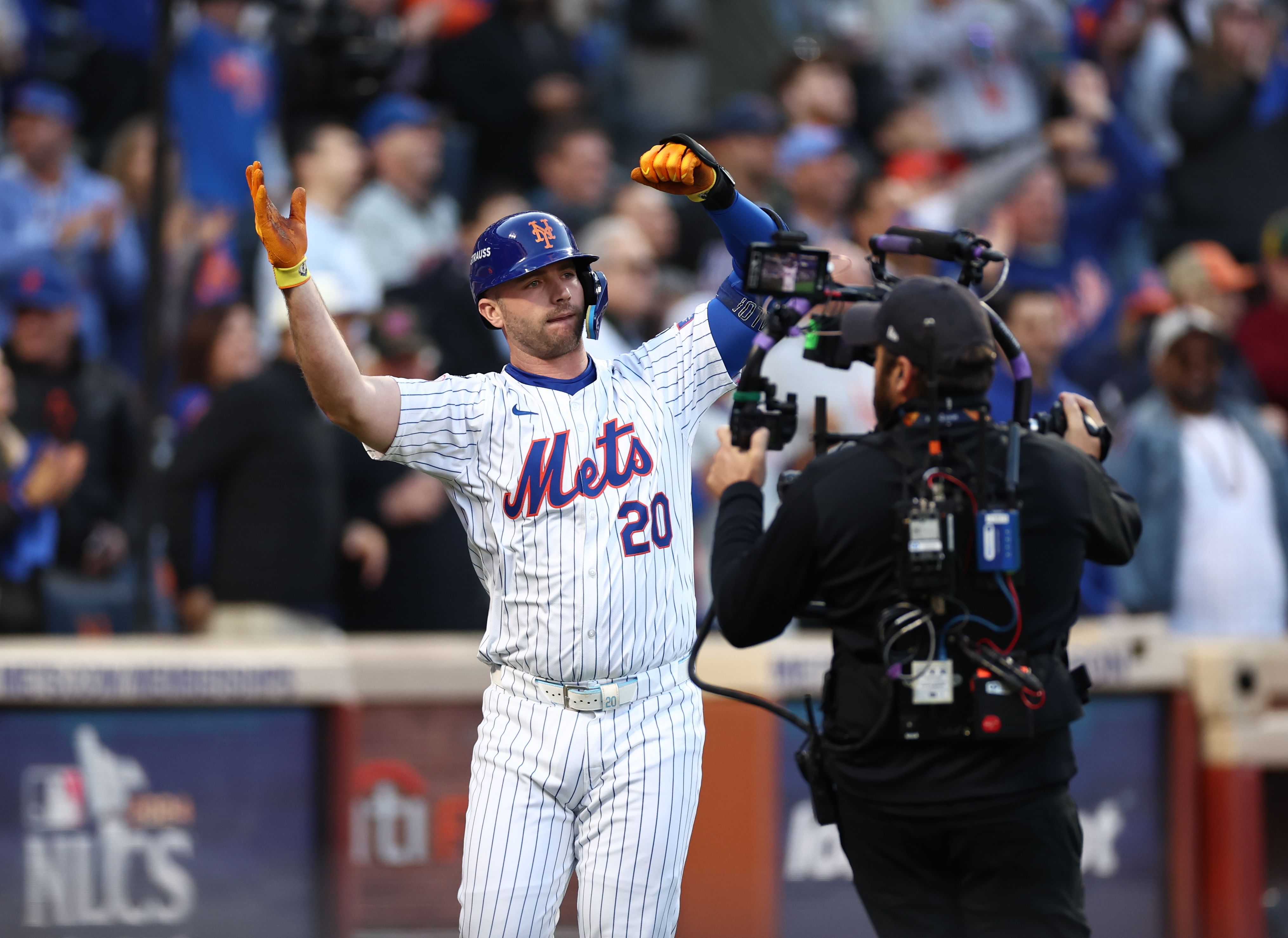 Pete Alonso now has the highest AAV among first baseman in the MLB (Image Source: IMAGN)