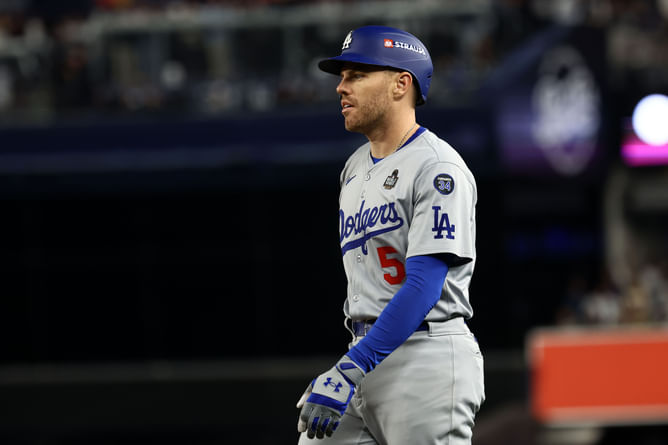 Freddie Freeman makes feelings known about special bobblehead honoring Dodgers star's grand slam in WS Game 1