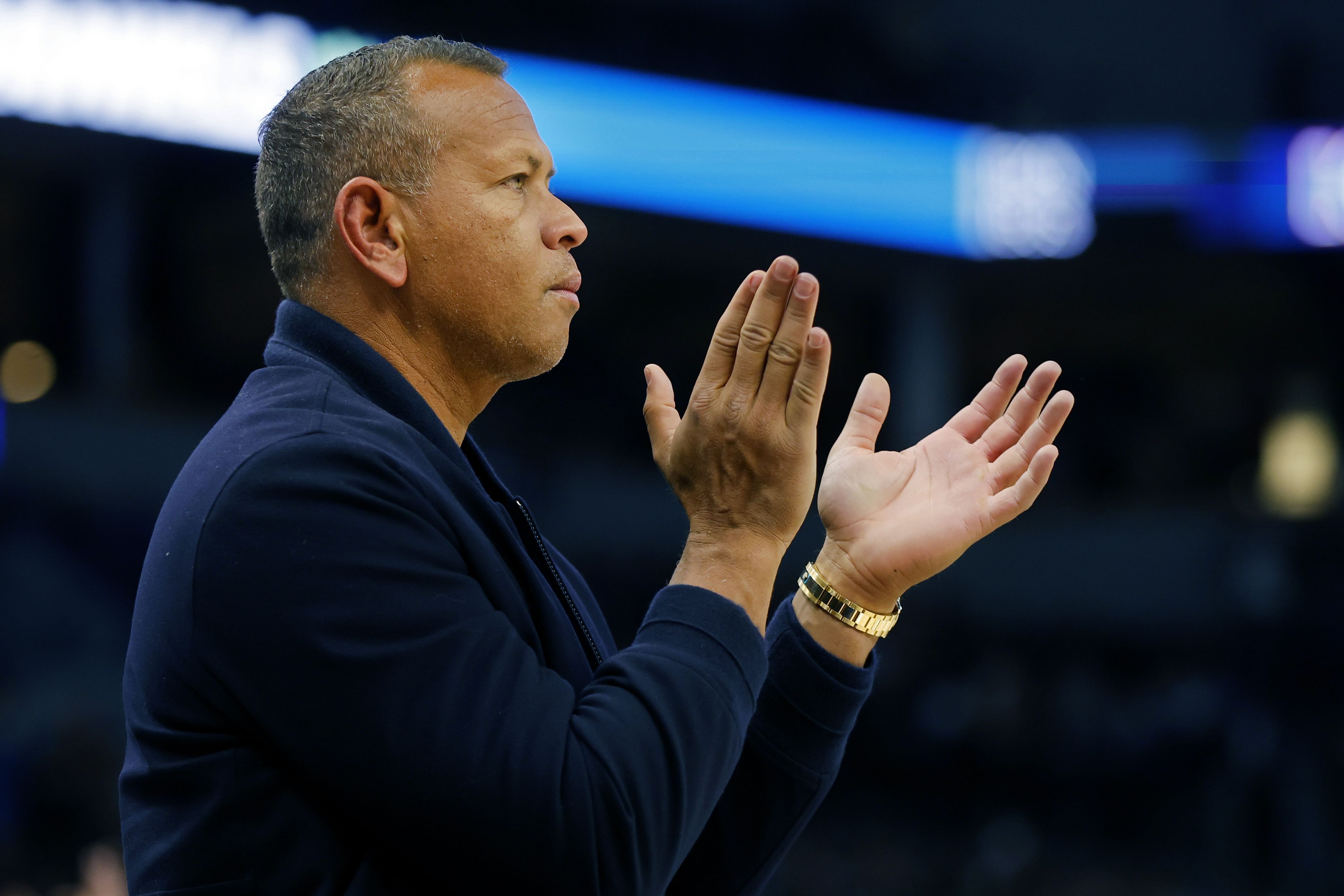 Alex Rodriguez nailed a halfcourt shot (Imagn)