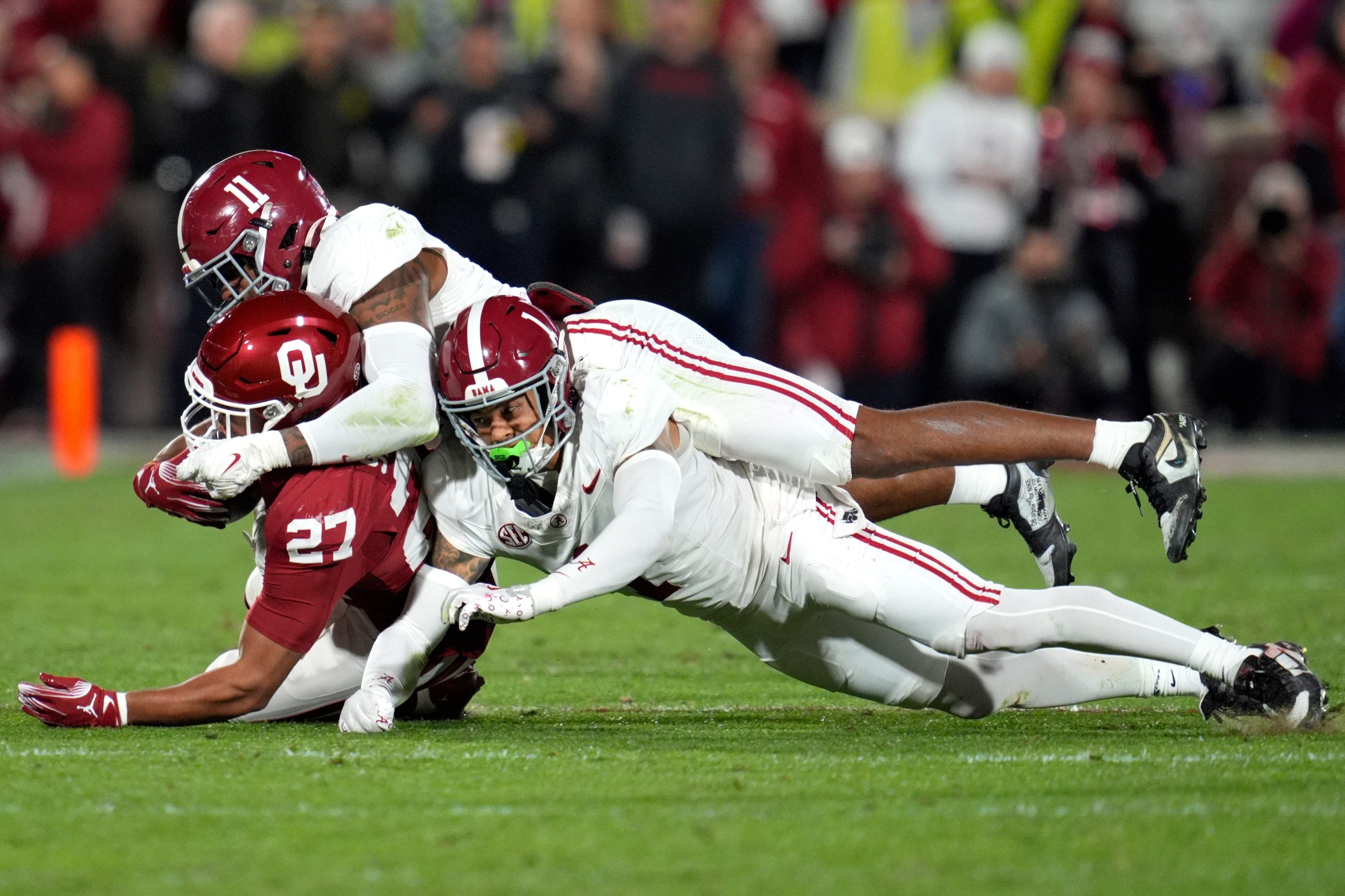 Oklahoma Sooners running back Gavin Sawchuk (27) is brought down by Alabama Crimson Tide linebacker Campbell (11) - Source: Imagn