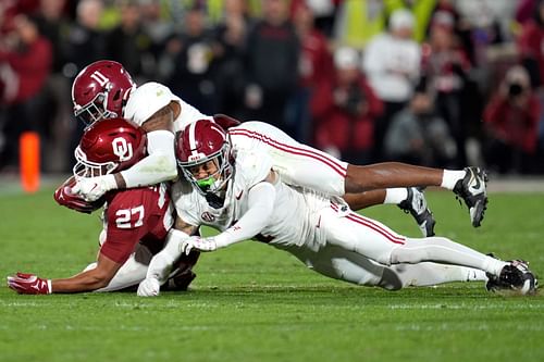 Oklahoma Sooners running back Gavin Sawchuk (27) is brought down by Alabama Crimson Tide linebacker Campbell (11) - Source: Imagn