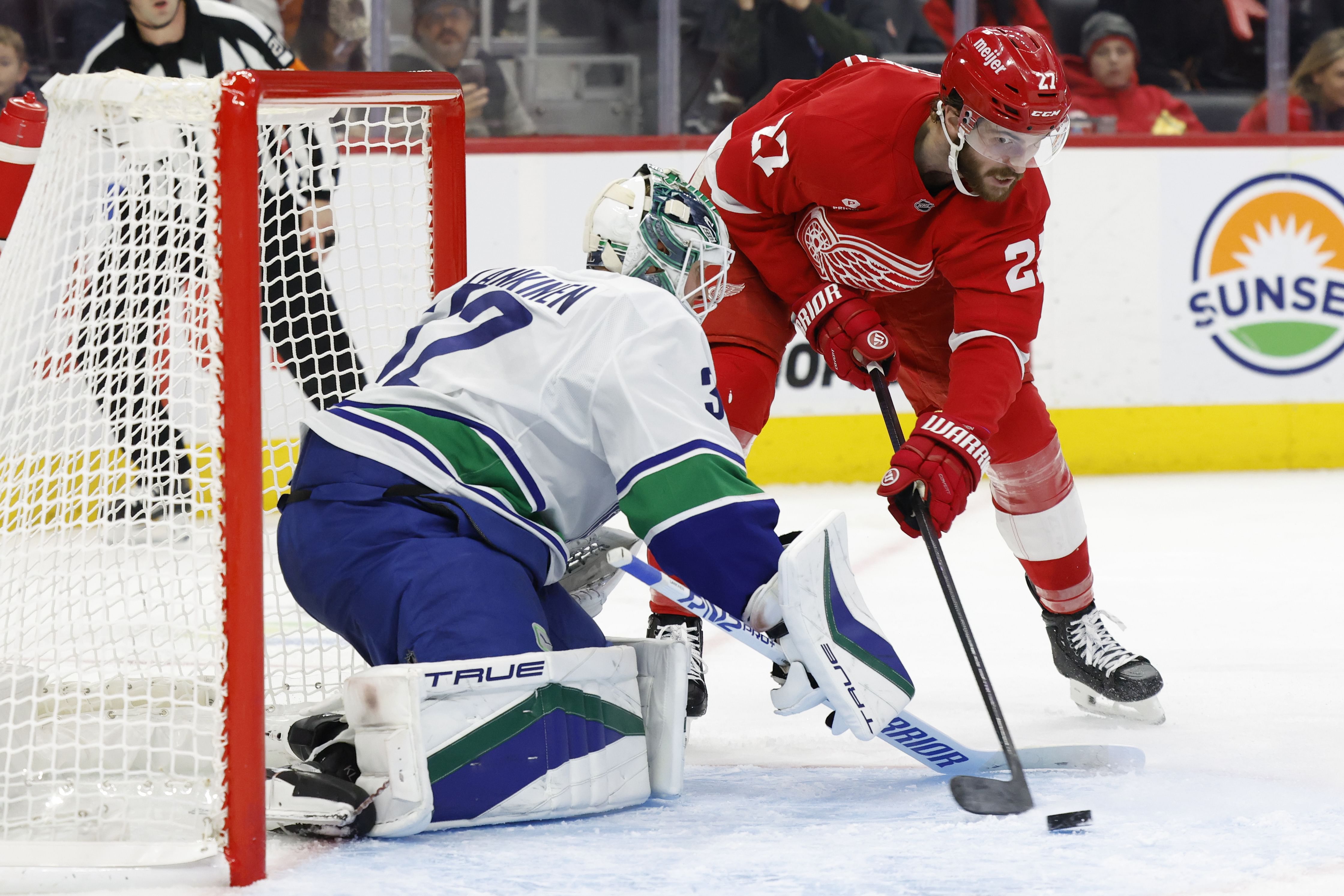 NHL: Vancouver Canucks at Detroit Red Wings - Source: Imagn