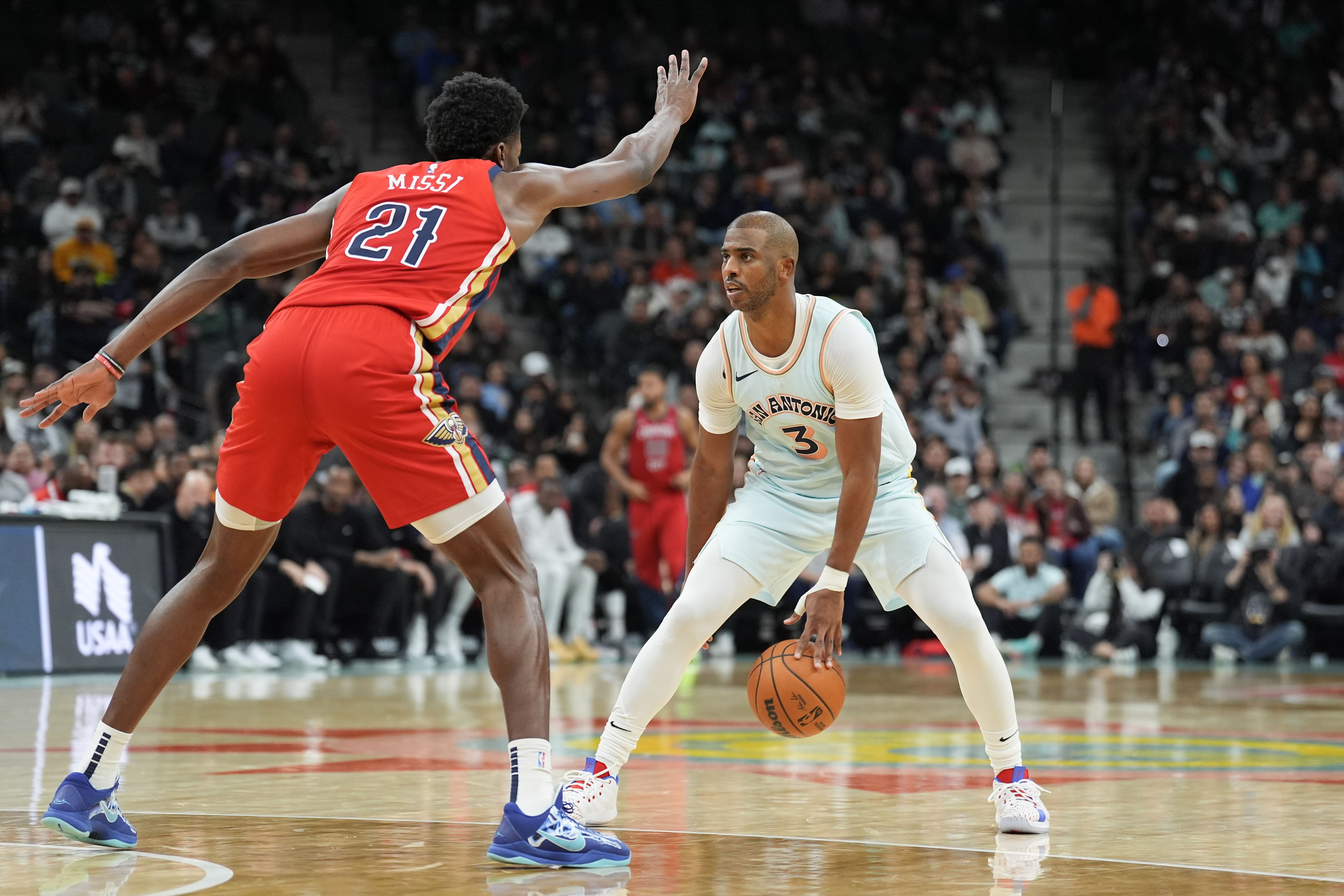 San Antonio Spurs guard Chris Paul dribbles in front of New Orleans Pelicans center Yves Missi at Frost Bank Center. Photo Credit: Imagn