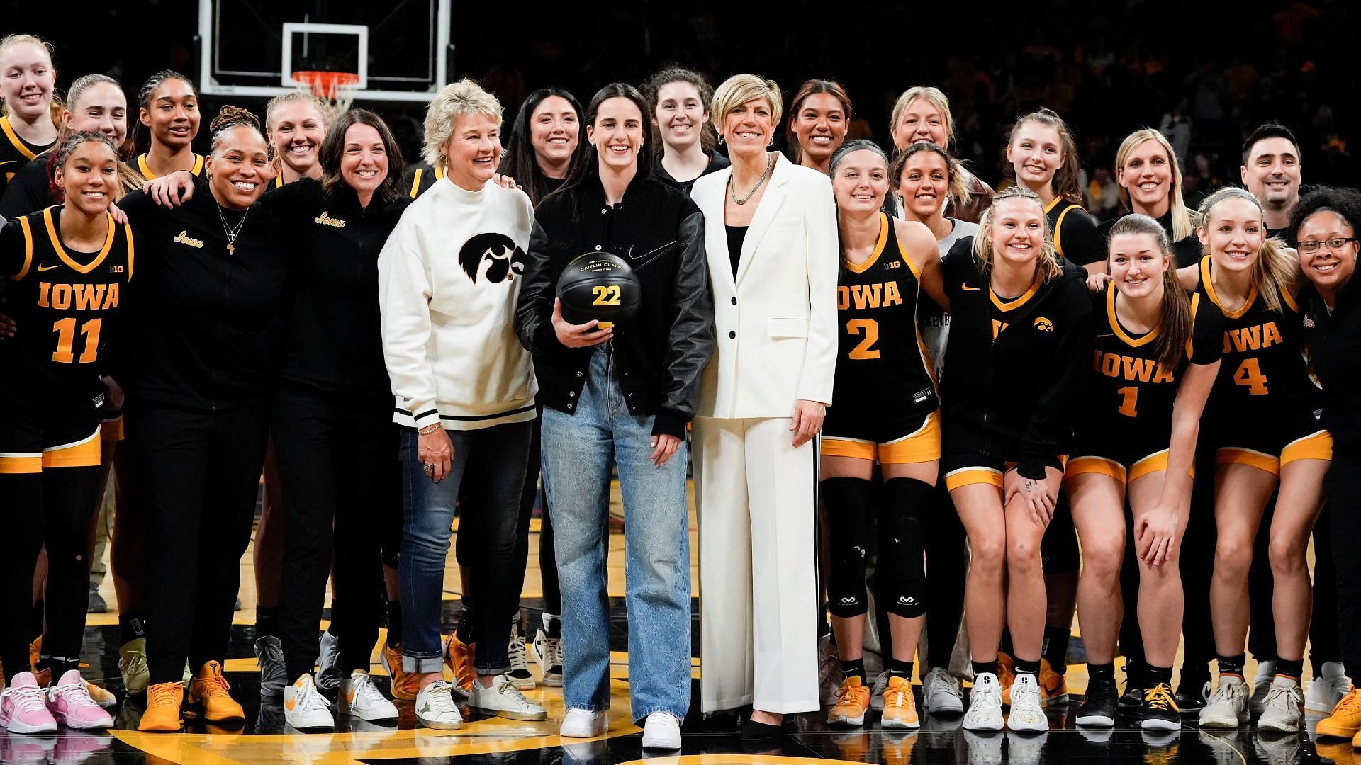 Caitlin Clark reacts in 3-words to reunion with Gabbie Marshall &amp; other ex-Iowa teammates post jersey retirement honor. (Photo: IMAGN)