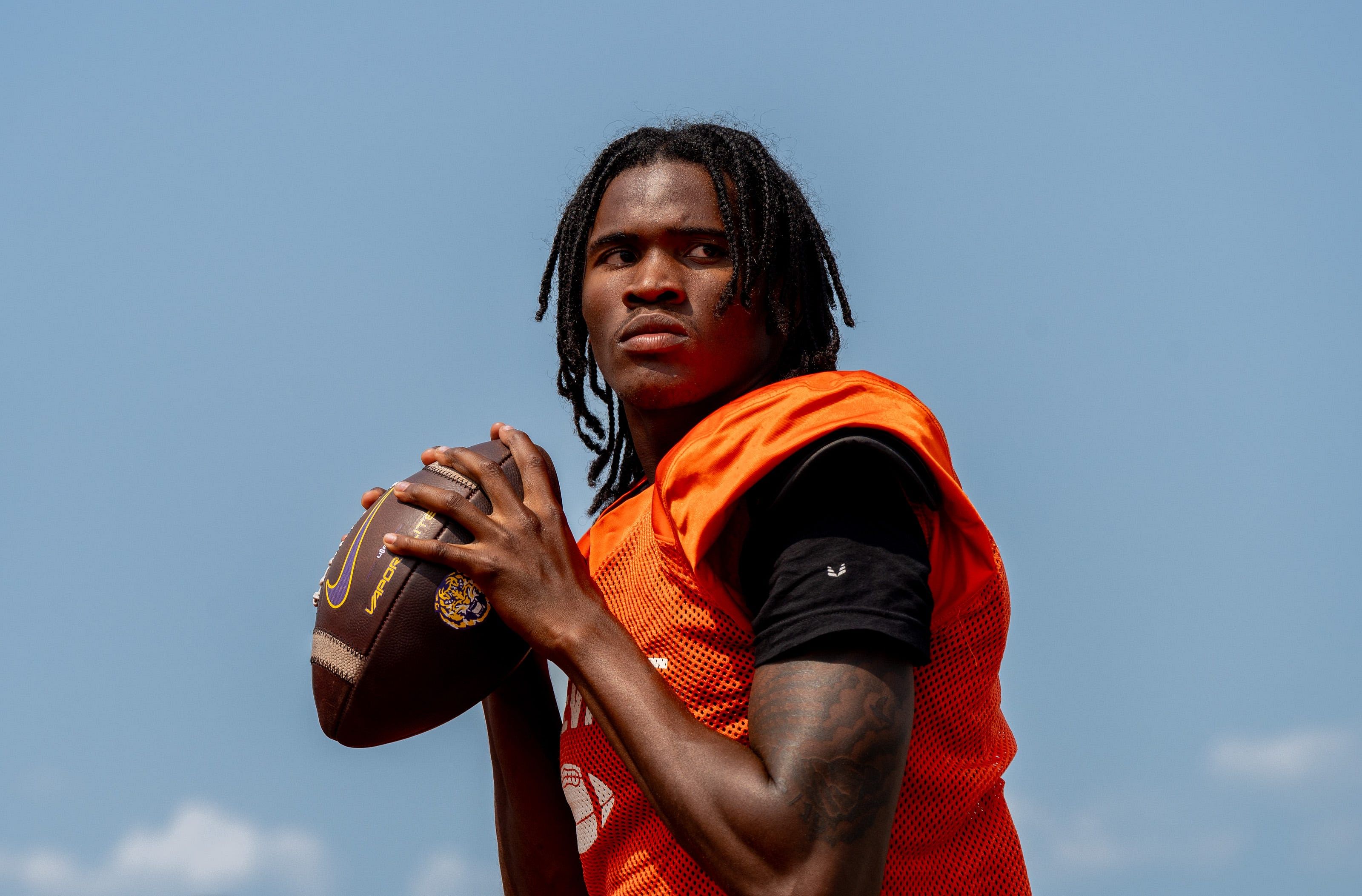 Quarterback Bryce Underwood prepares to throw a pass (Credits: IMAGN)