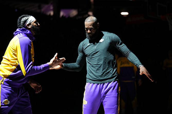 "My Roman Empire" - Los Angeles Lakers fans get emotional as LeBron James and Anthony Davis reunite on Shaq's All-Star roster