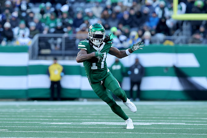 Jets select Davante Adams' replacement with 6'5", 212-pound star WR in latest mock draft