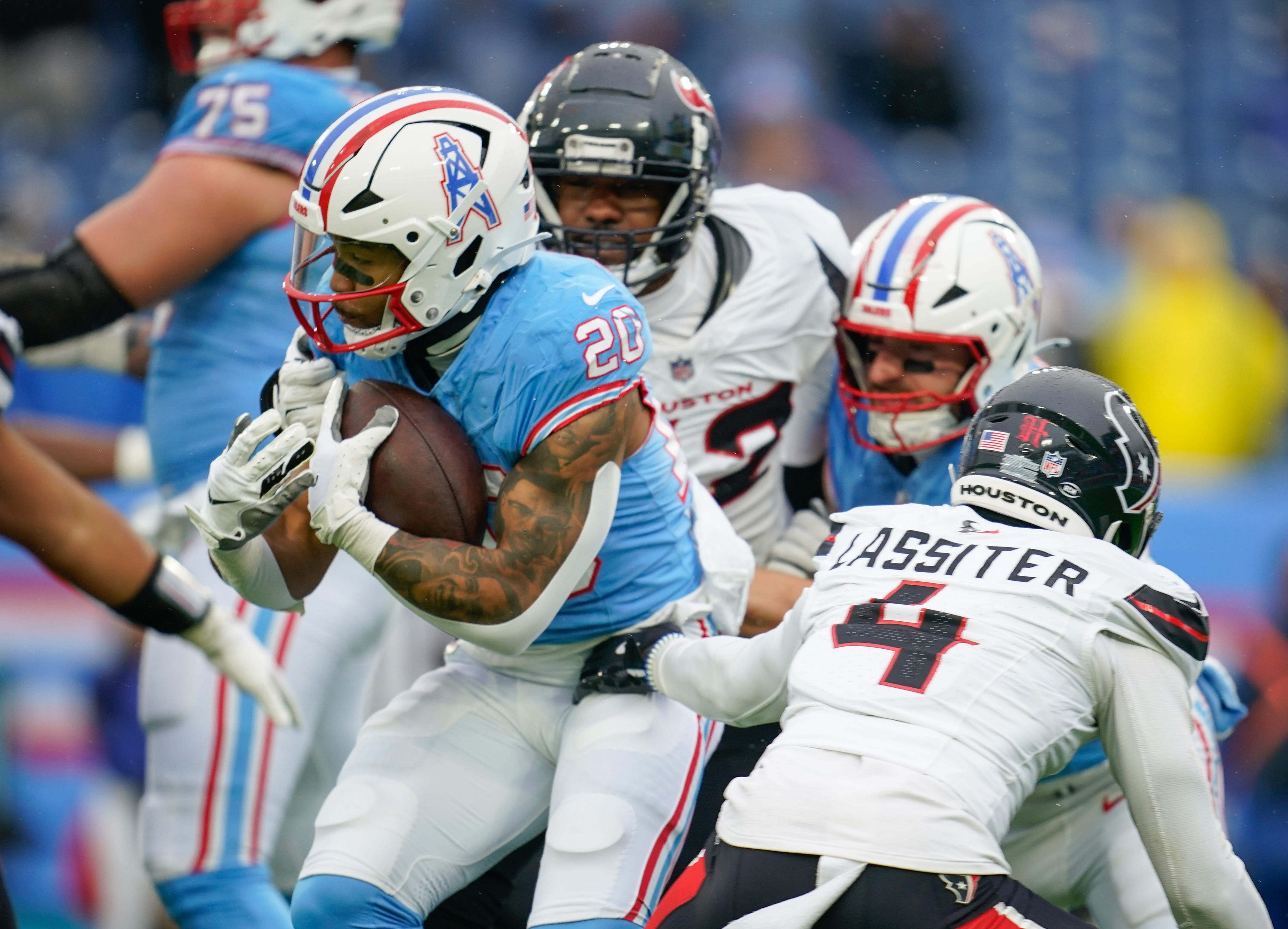 Tony Pollard runs through Houston Texans defenders - Source: Imagn