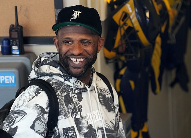$80M worth MLB Hall of Famer describes his passion for golf while attending TGL: "I wake up every day and I put on golf clothes"