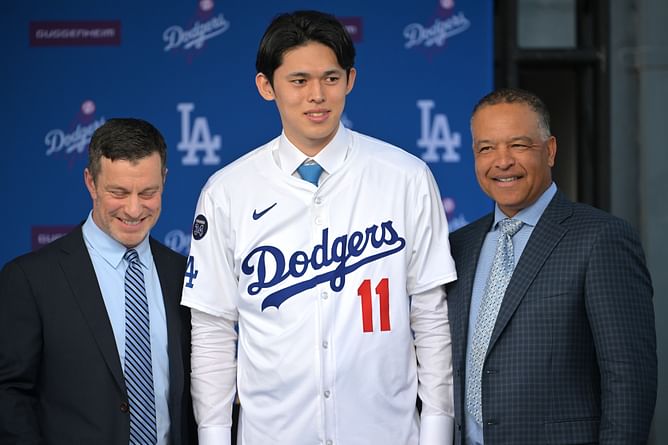 Roki Sasaki's marriage announcement leaves Dodgers manager Dave Roberts at loss for words