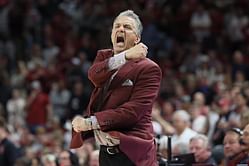WATCH: John Calipari gives motivational speech to Arkansas hoopers before highly anticipated game vs. Mark Pope's Kentucky
