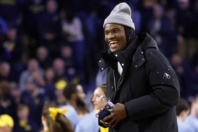 "Bryce Underwood got 10 mil there is no battle": Fans drop wild reactions to QB battles in college football 2025 season
