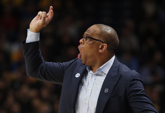 Which coach should UNC hire if Hubert Davis gets fired from the position?