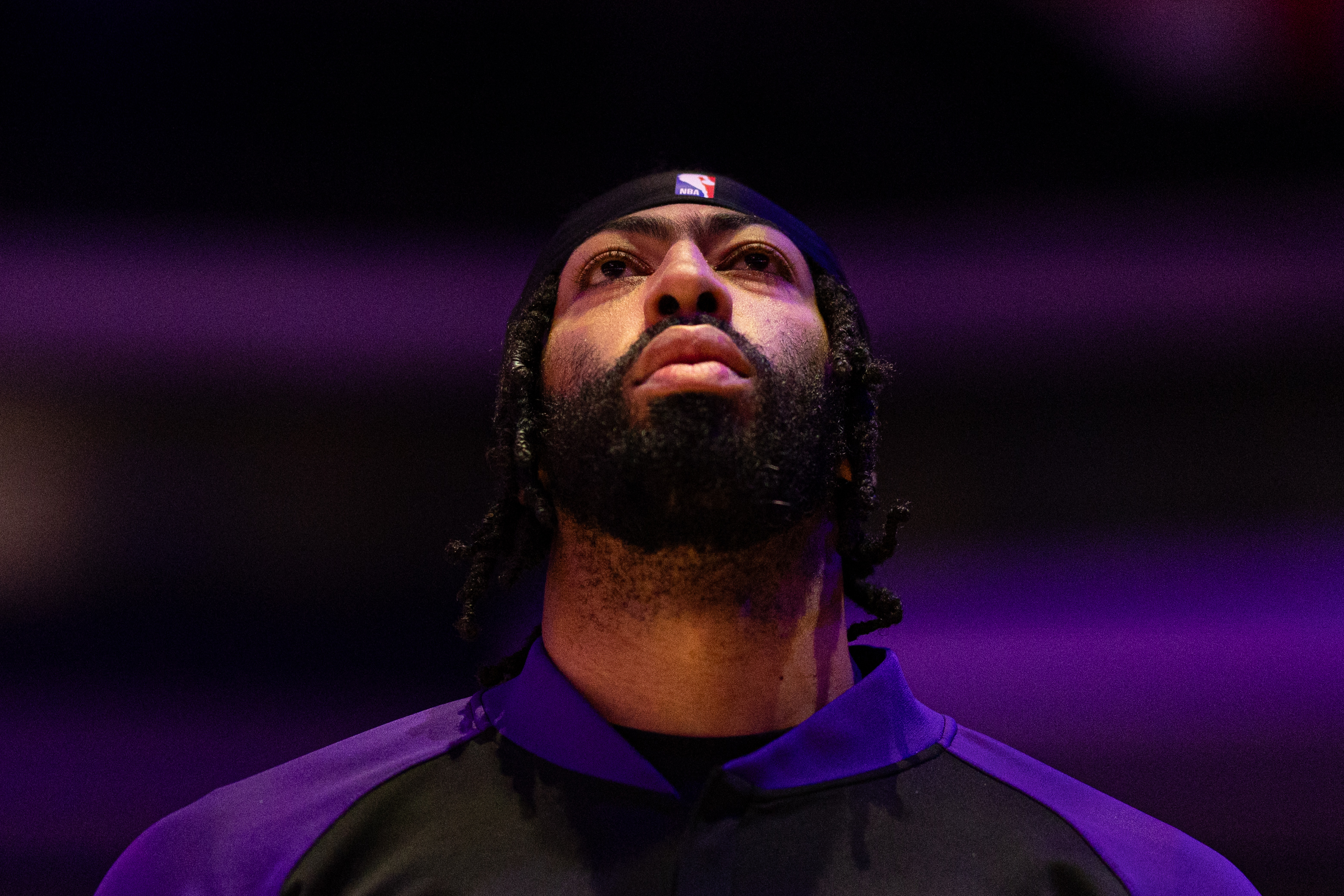 "Fast food. Trade him" - Mavericks fans react to Anthony Davis picking up his order at Smashburger