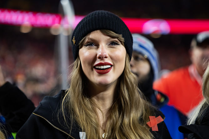"It's tough to bet against Taylor Swift": Barry Sanders makes bold prediction for Chiefs vs Eagles Super Bowl clash