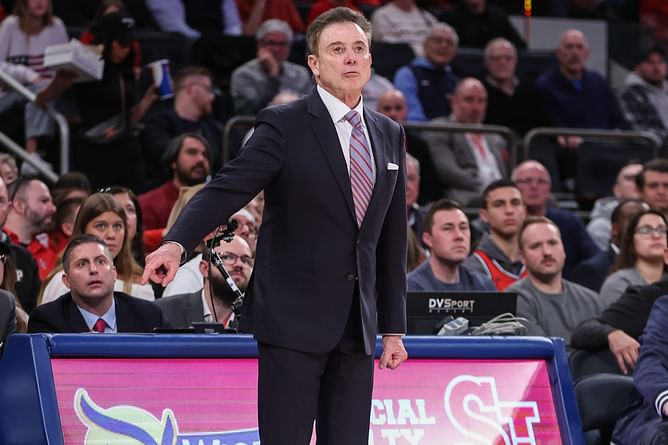 Rick Pitino cracks up the internet after his honest admission about team's missed free throws: "I want to kill myself"