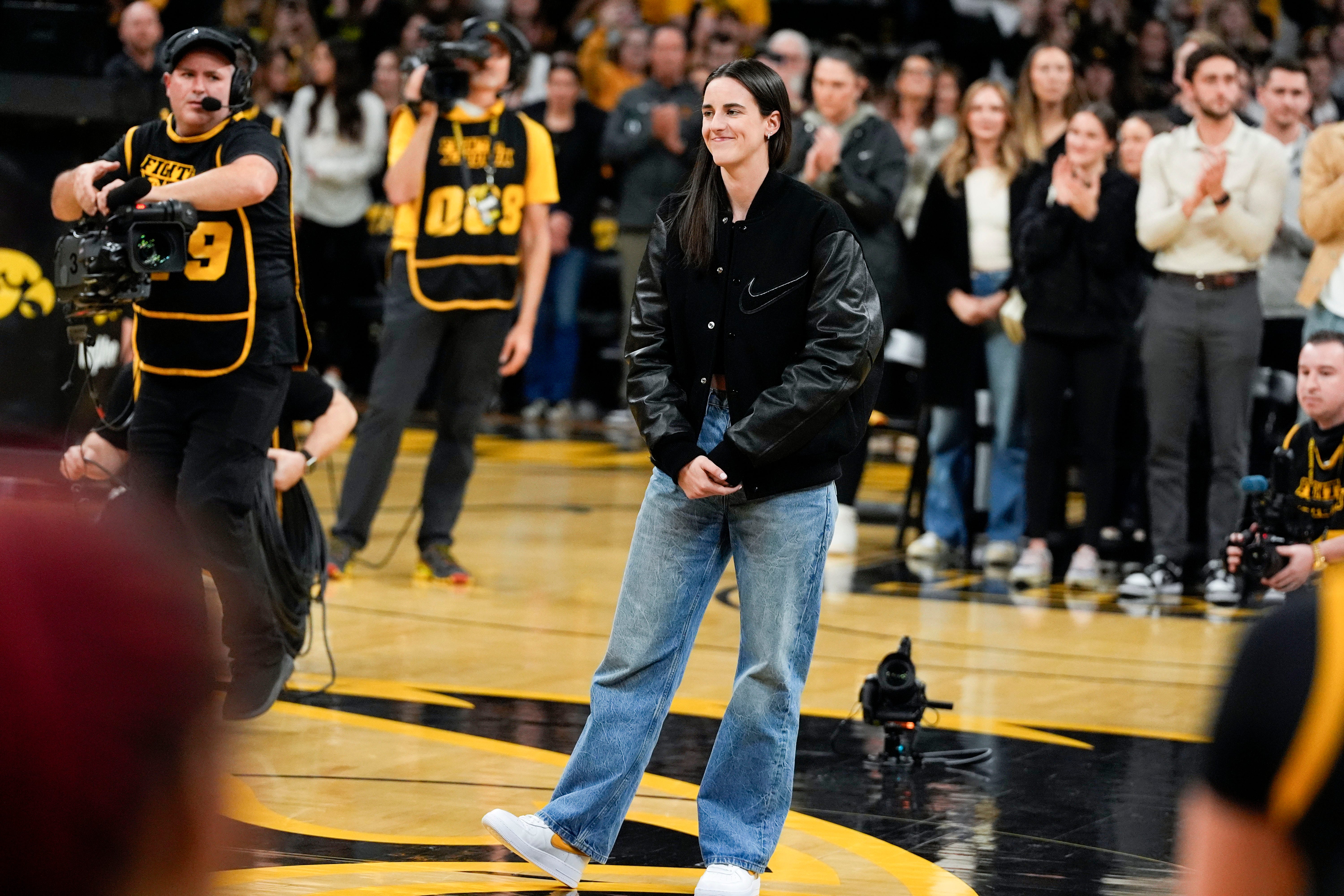 Iowa’s Kylie Feuerbach drops 2-word reaction to Caitlin Clark’s jersey retirement
