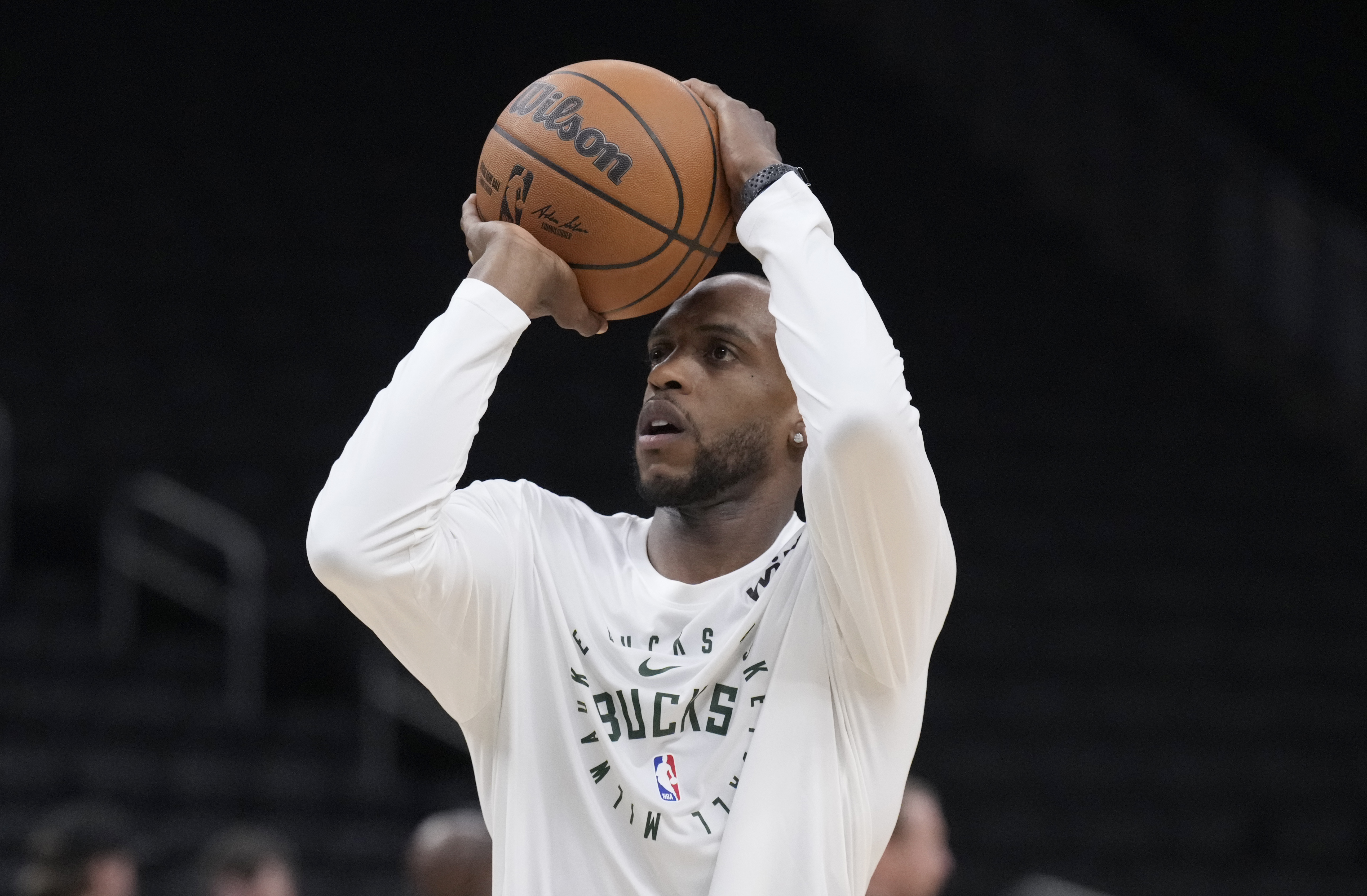 "This isn't even an upgrade" - NBA fans mock Bucks for dangling Khris Middleton in trade talks for LeBron James' former teammate