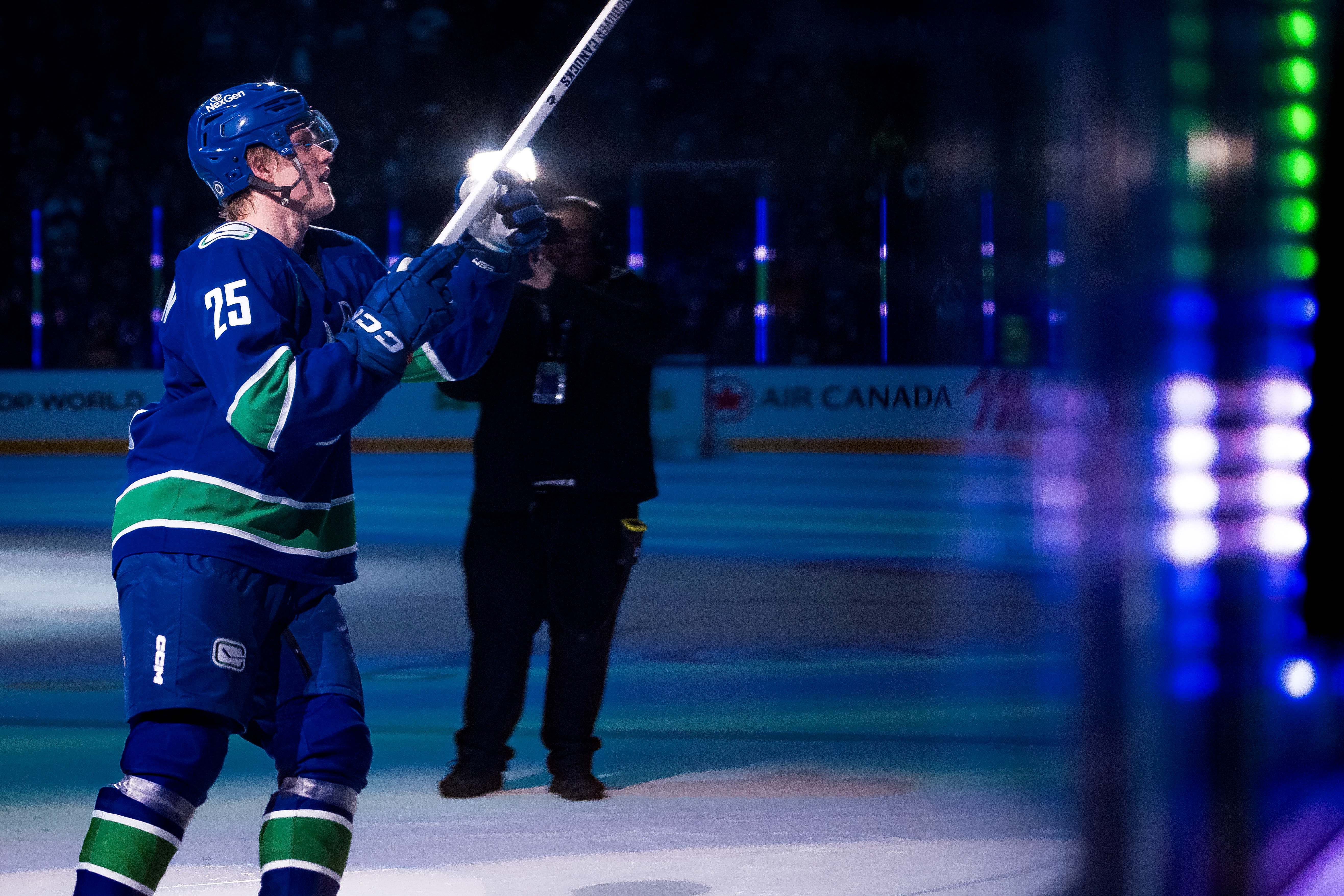 NHL: Colorado Avalanche at Vancouver Canucks - Source: Imagn