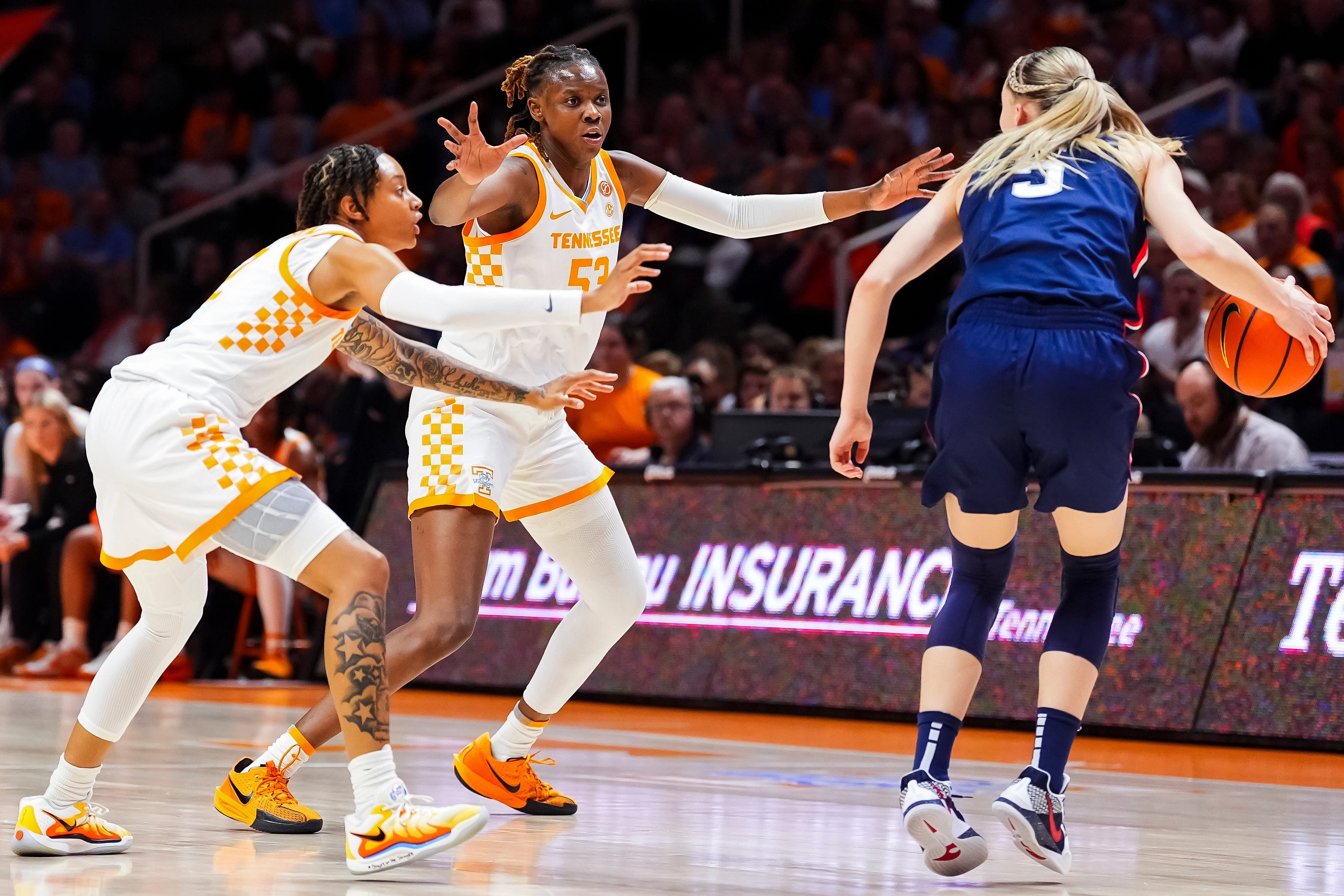 UConn Huskies vs Tennessee Lady Volunteers - Source: Imagn