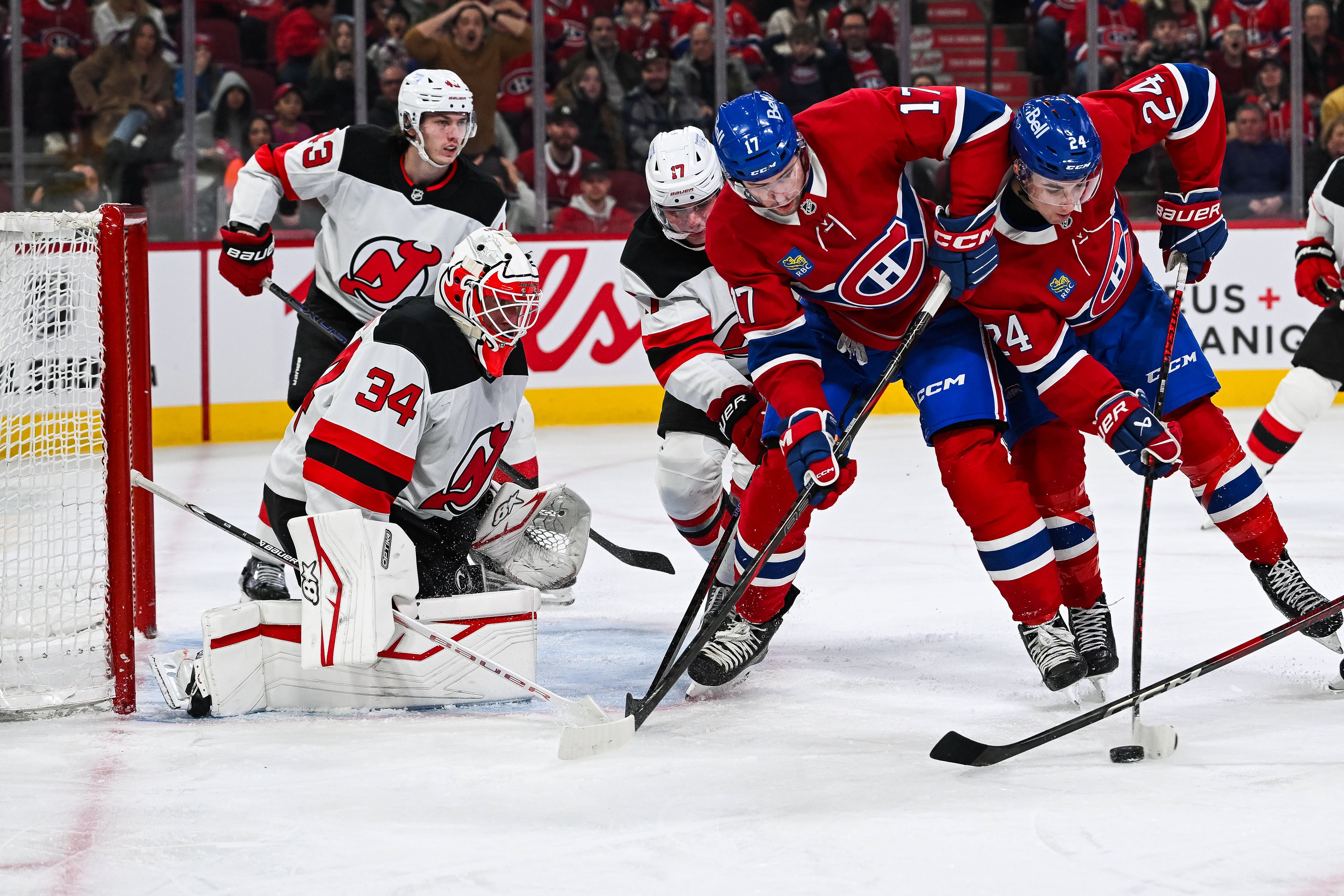 NHL: Jake Allen makes a save vs Montreal Canadiens. (Credits: IMAGN)