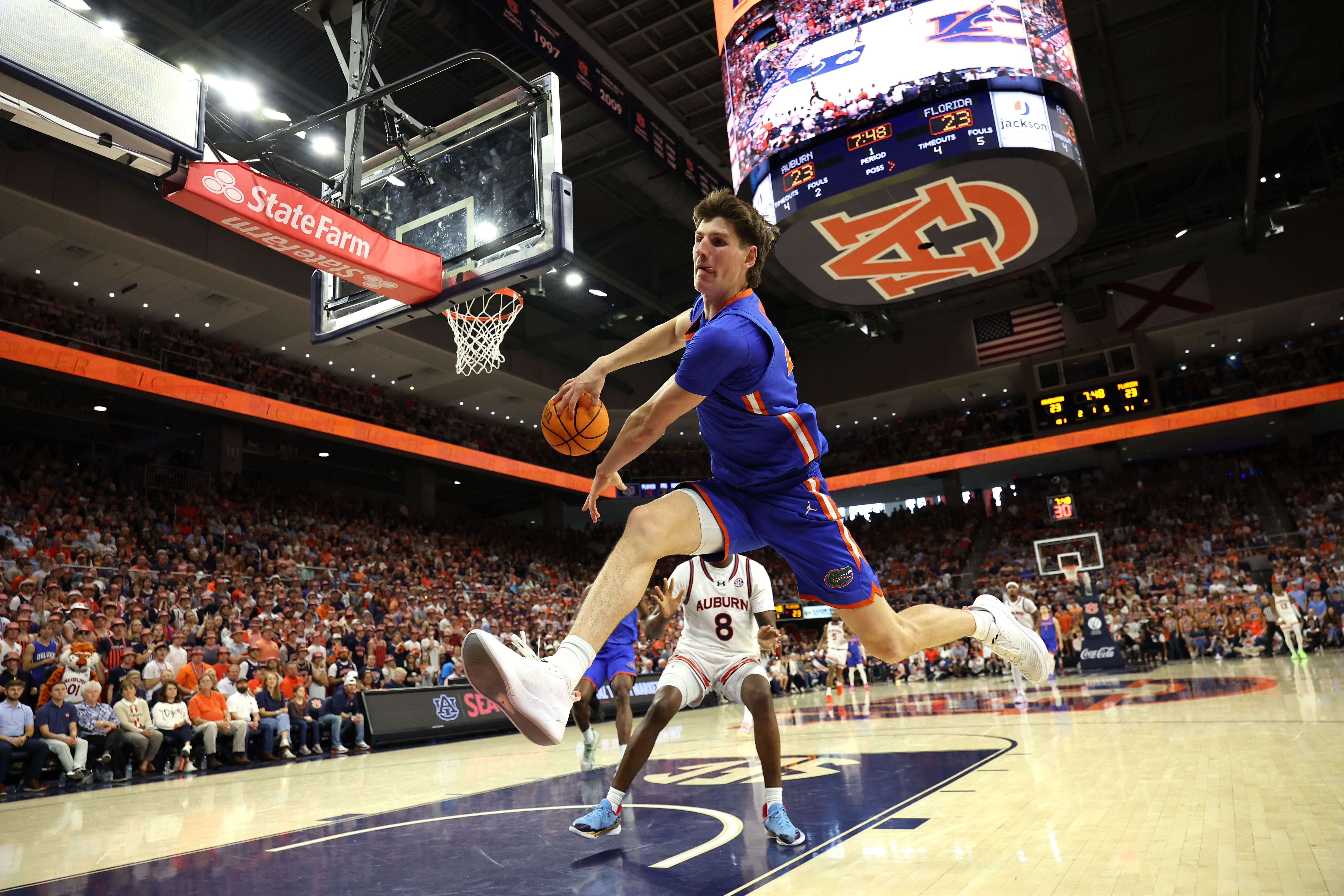 Feb 8, 2025; Auburn, Alabama, USA; Florida Gators forward Alex Condon (21) tries to save a the ball during the first half against the Auburn Tigers at Neville Arena. Mandatory Credit: John Reed-Imagn Images - Source: Imagn