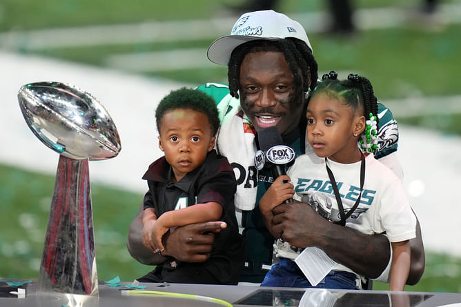 A.J. Brown drops 2-word tribute to Philly plane crash victim after Super Bowl visit