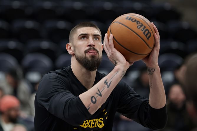 "Just give us Mark Williams back" - Lakers fans in shambles after new 7-foot Ukrainian center massively underperforms in debut
