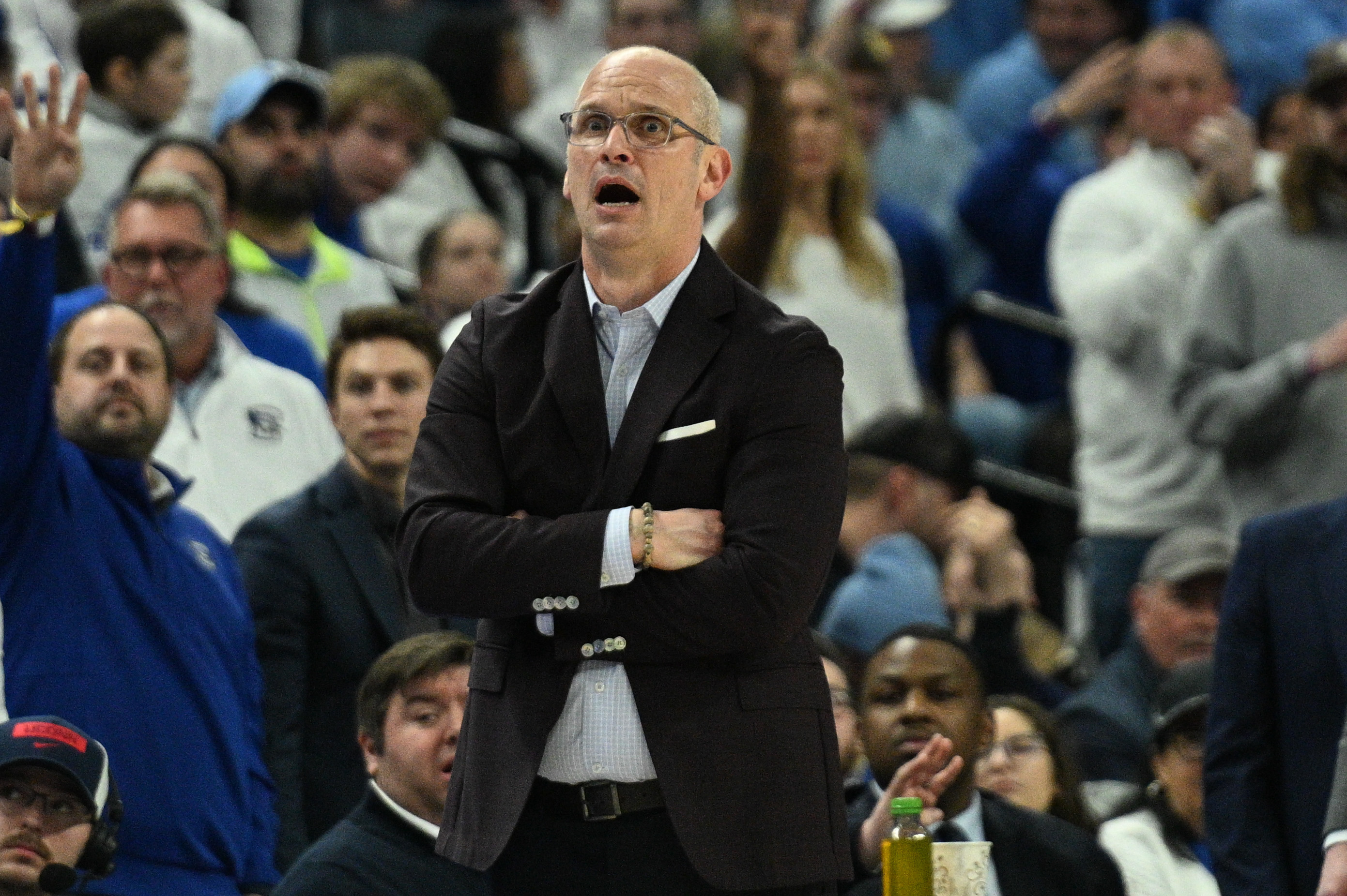 "I started the year breathing fire": Dan Hurley addresses "heavy" scrutiny and dealing with 3-peat pressure at UConn