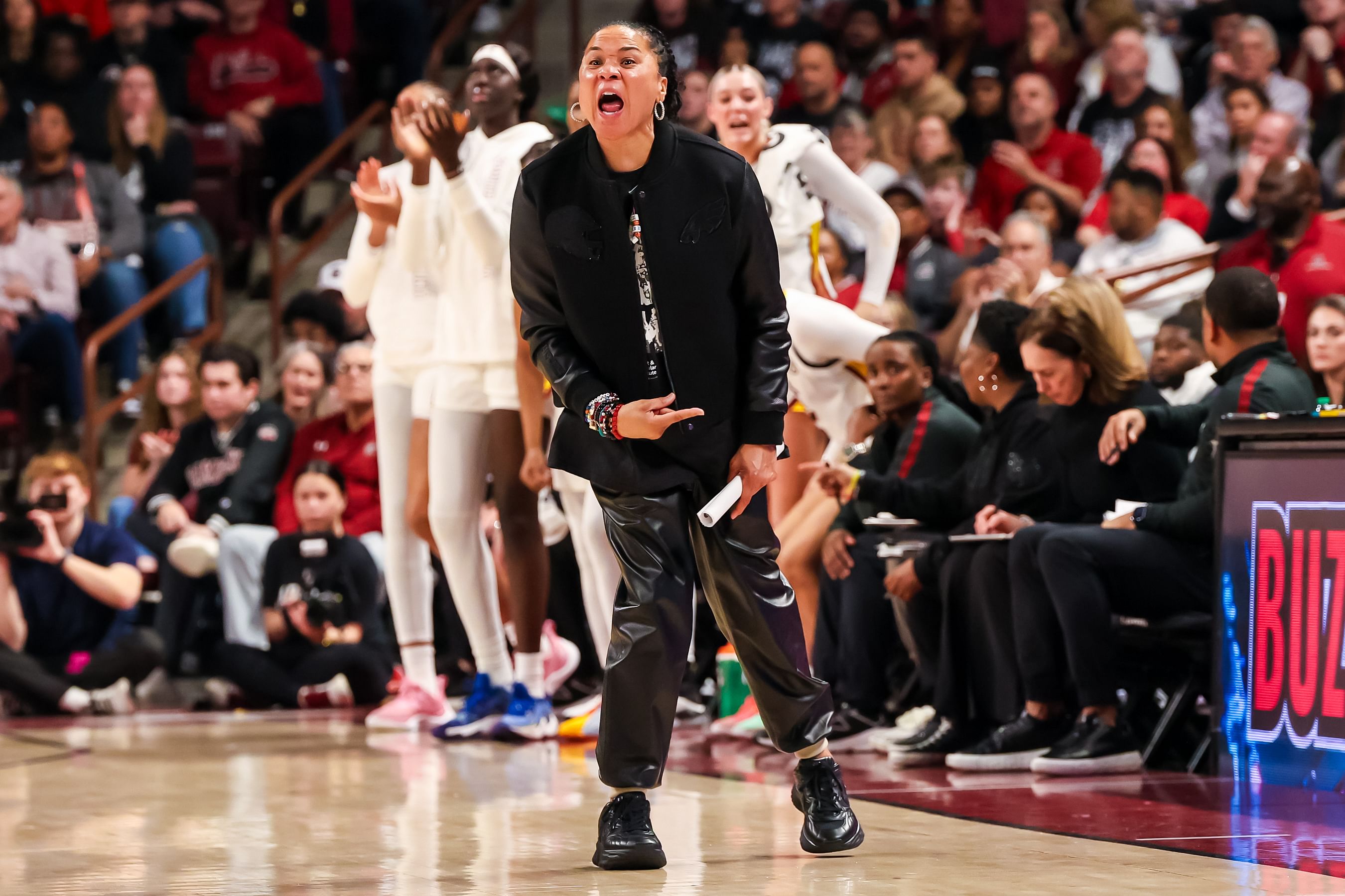 Dawn Staley drops a 3word comment ahead of the South CarolinaArkansas